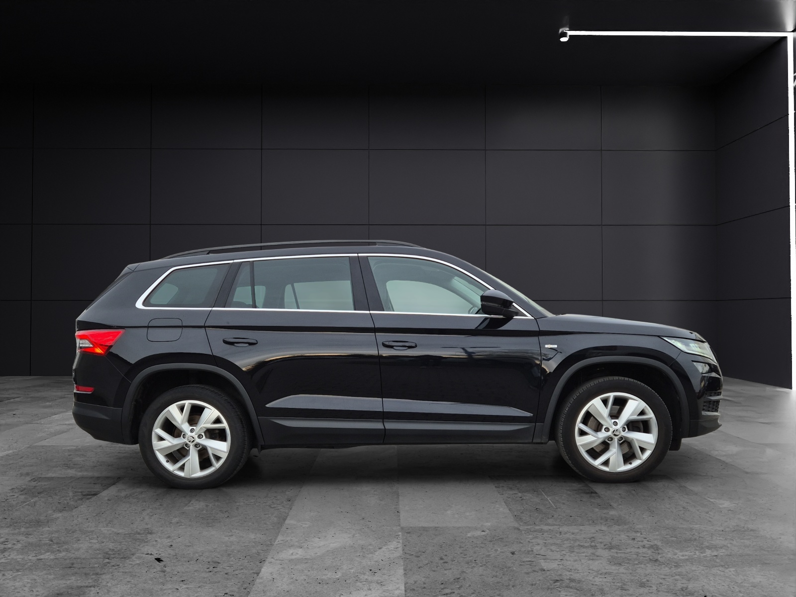 Fahrzeugabbildung SKODA Kodiaq TSI Soleil DSG 4x4 Standhzg. Navi ACC RFK SH 19