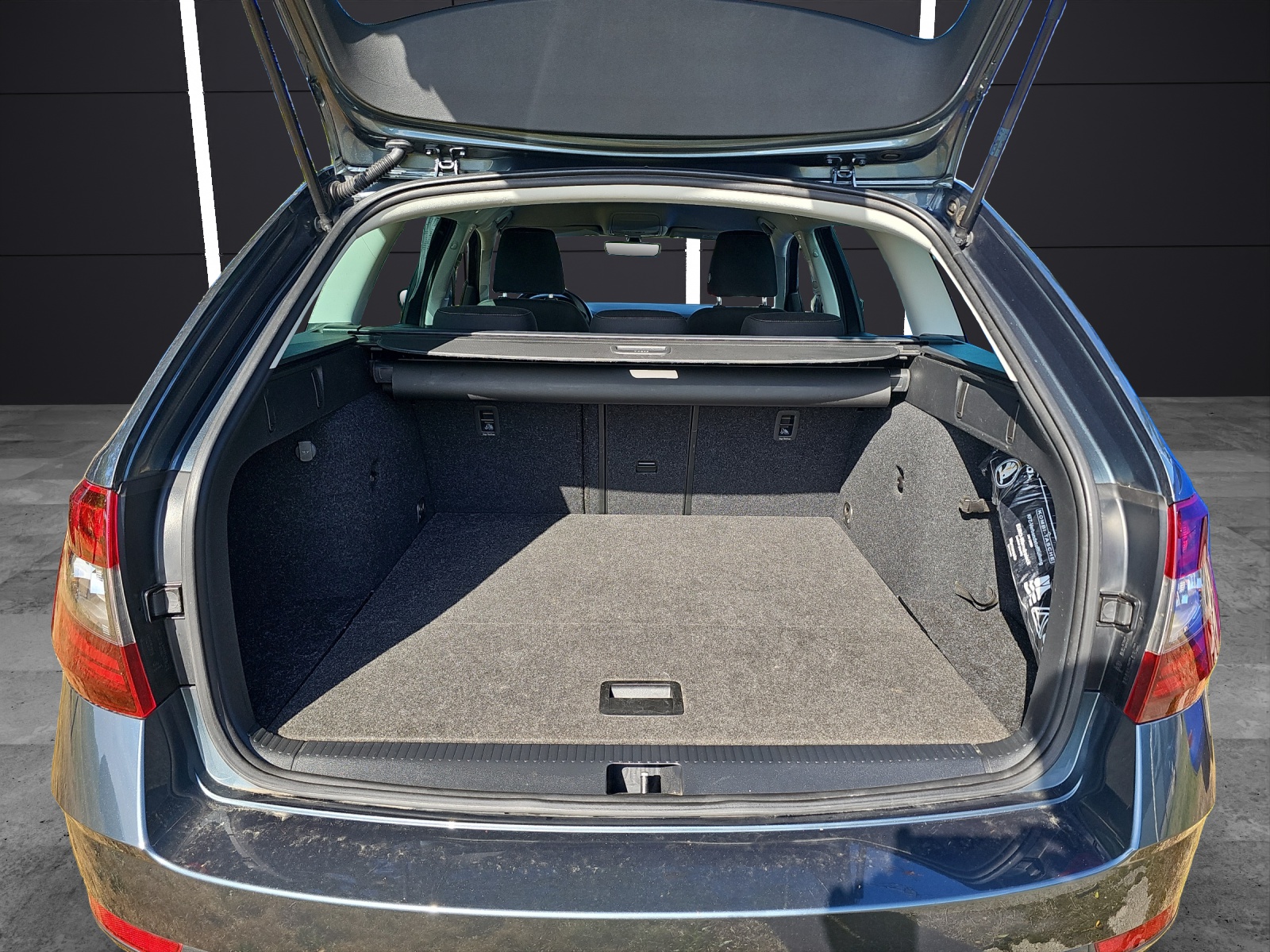 Fahrzeugabbildung SKODA Octavia Combi 1.5TSI DSG Soleil LED Climatronic PDC SHZ
