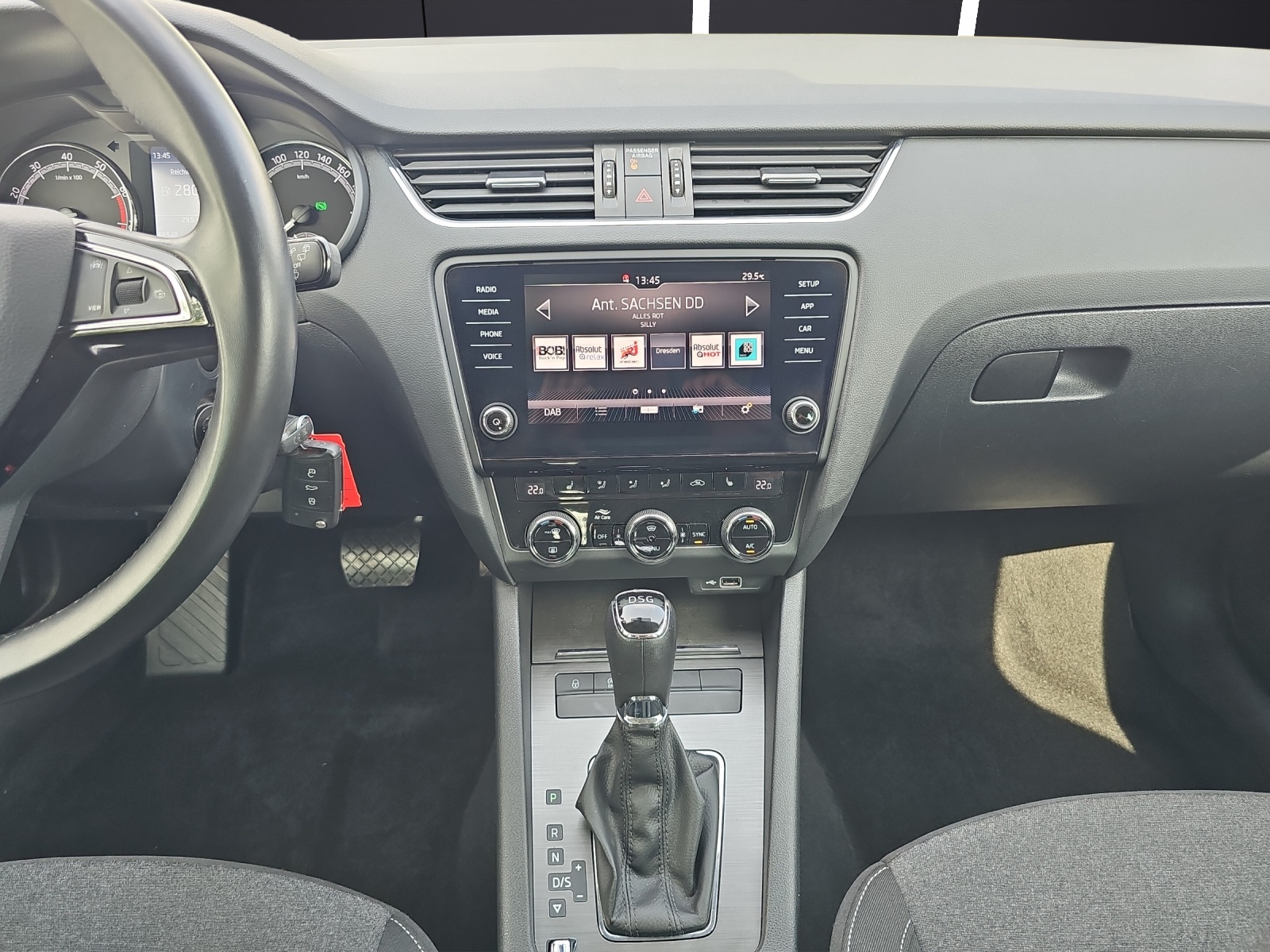 Fahrzeugabbildung SKODA Octavia Combi 1.5TSI DSG Soleil LED Climatronic PDC SHZ