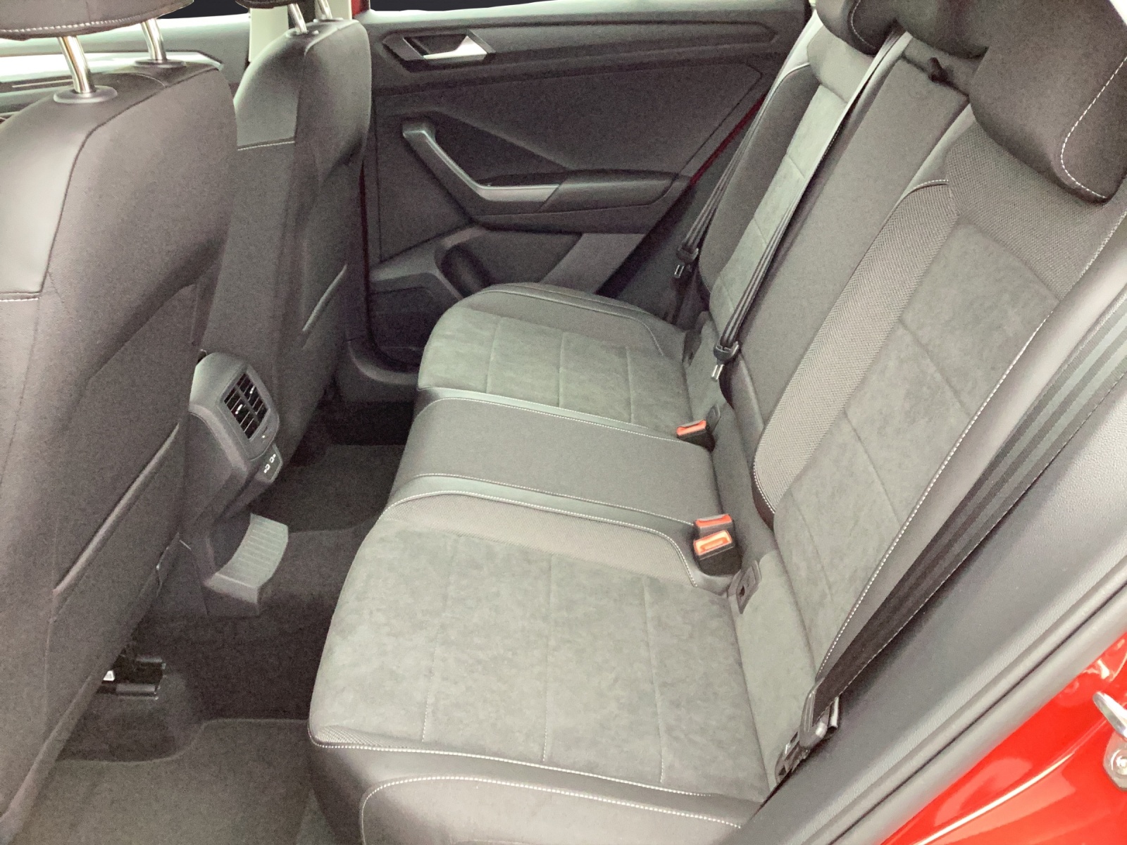 Fahrzeugabbildung Volkswagen T-Roc Style LED, DAB +, AUTO LIGHT ASSIST , ACC