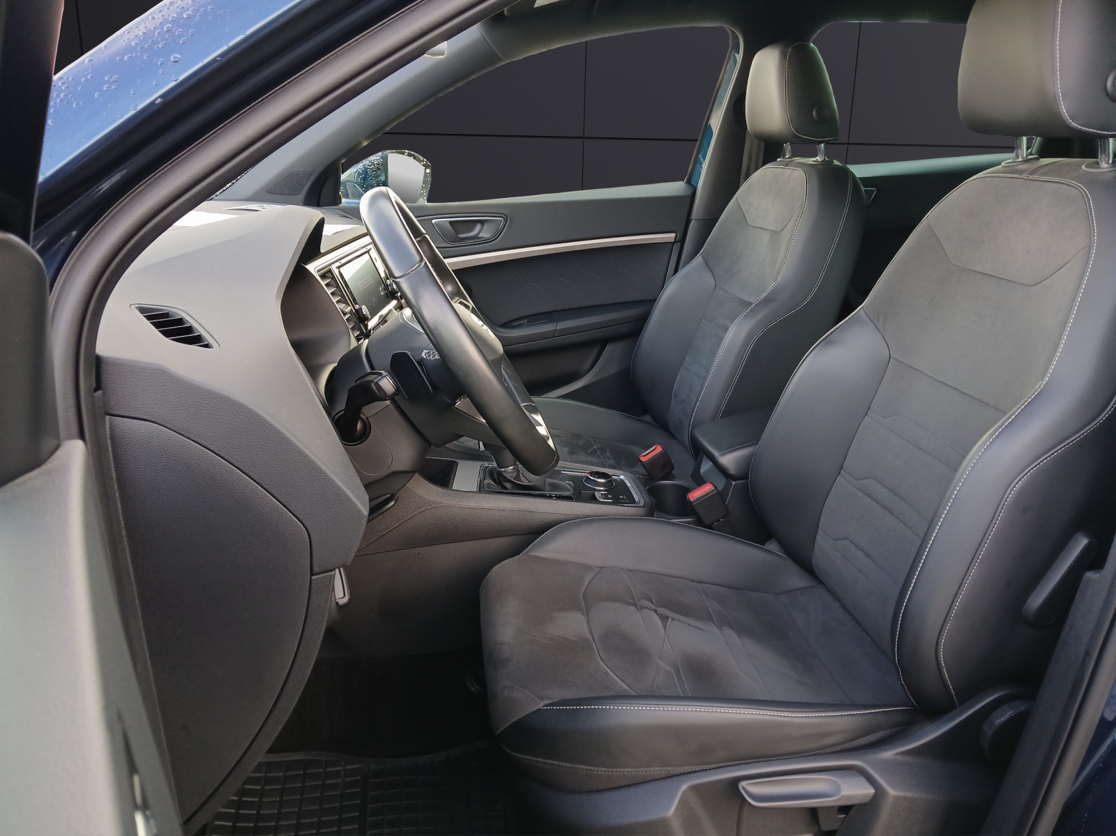 Fahrzeugabbildung SEAT Ateca TSI Xperience DSG LED AID ACC RFK SH