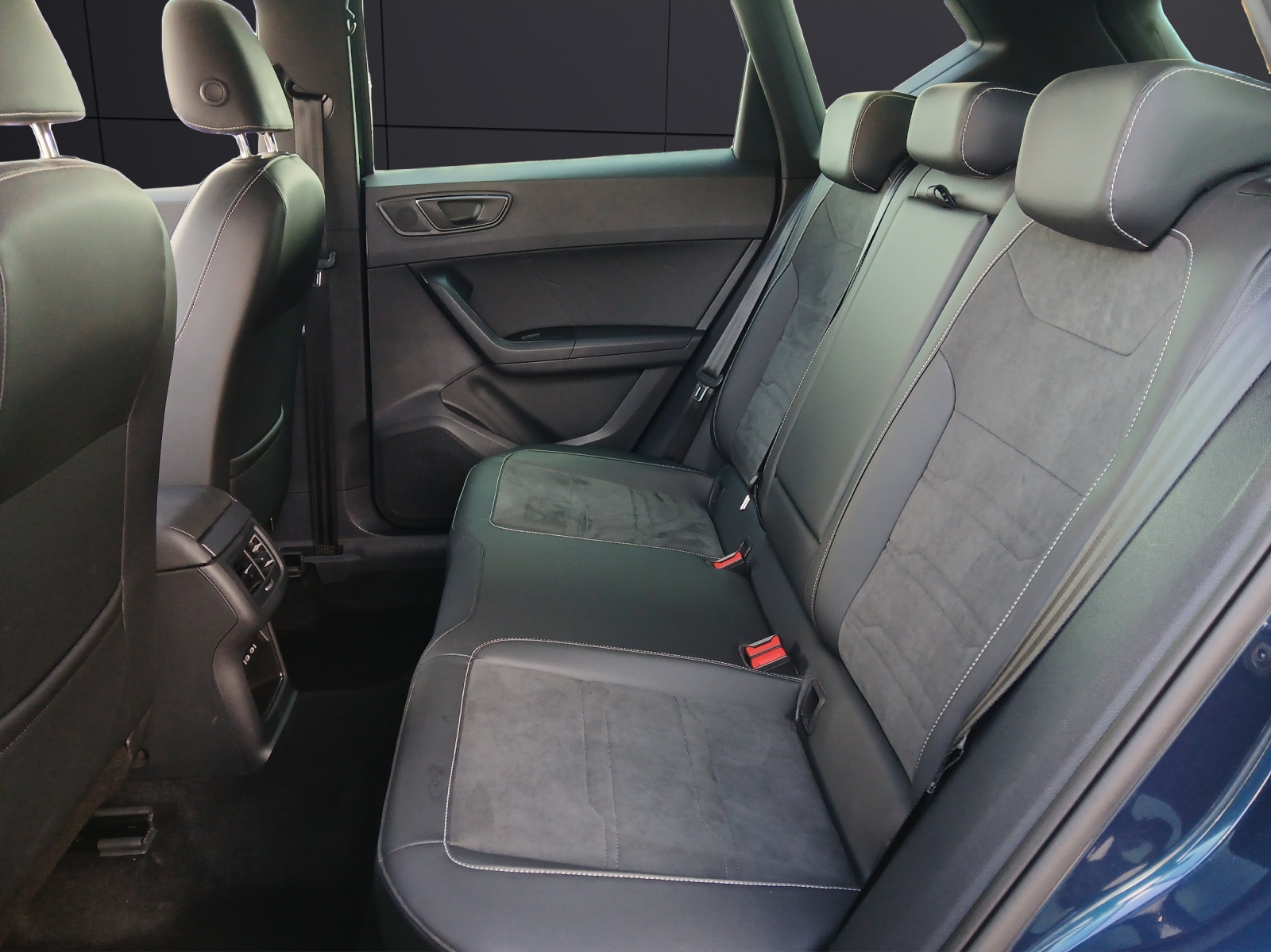 Fahrzeugabbildung SEAT Ateca TSI Xperience DSG LED AID ACC RFK SH