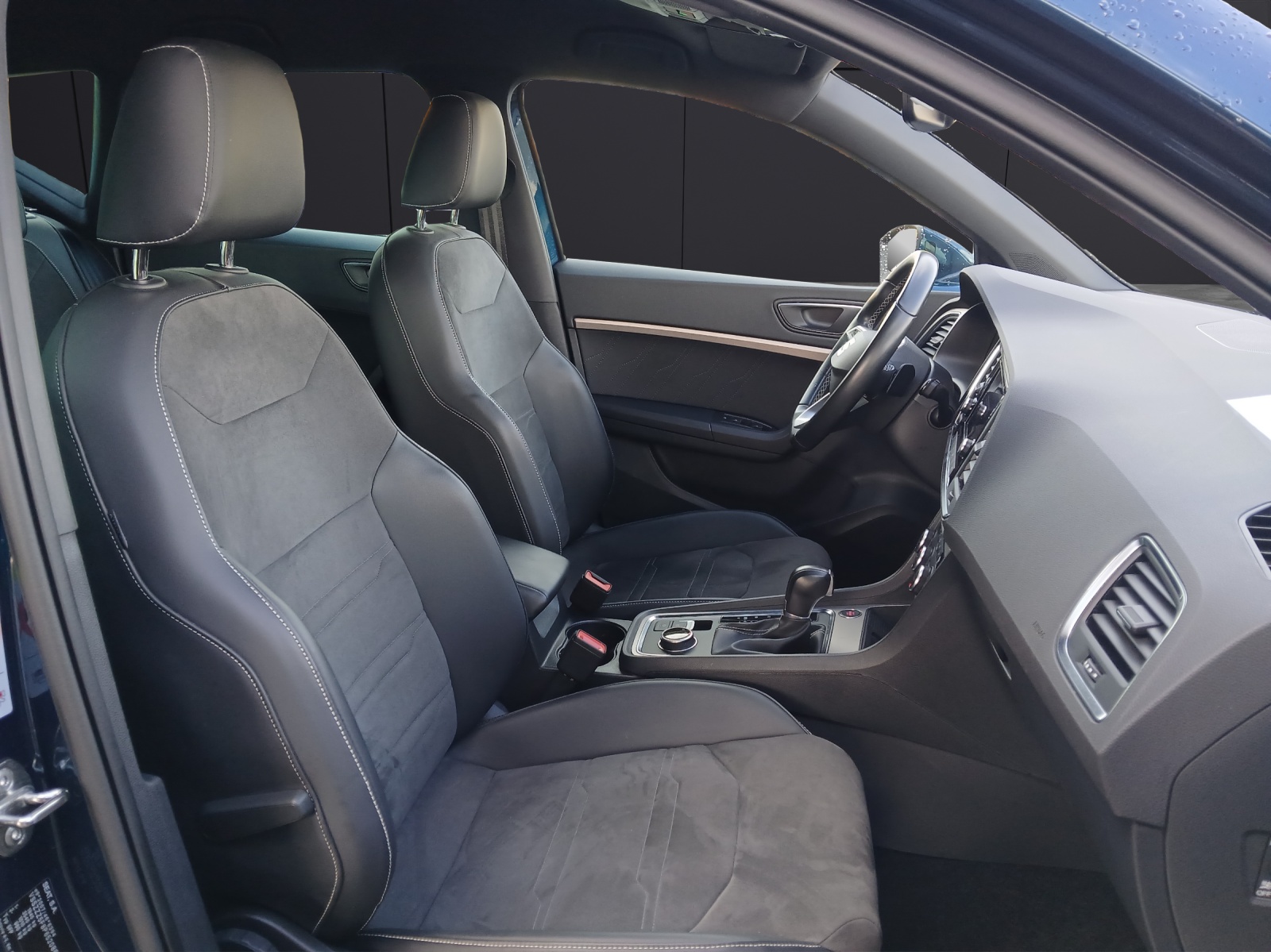 Fahrzeugabbildung SEAT Ateca TSI Xperience DSG LED AID ACC RFK SH