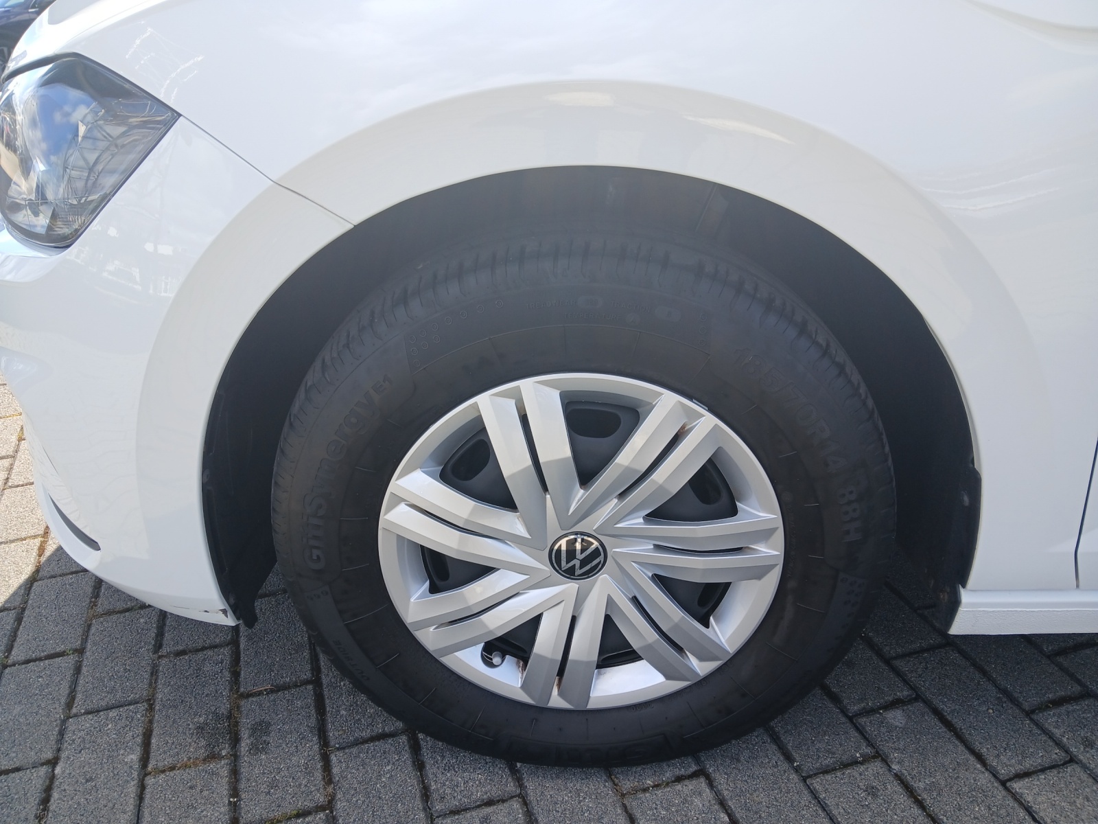 Fahrzeugabbildung Volkswagen Polo 1.0 Trendline Klima GRA PDC SH