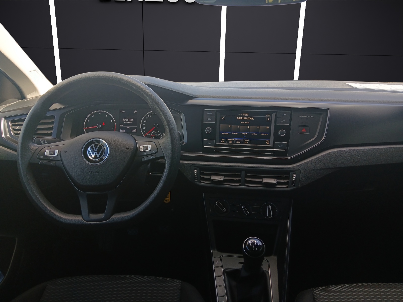 Fahrzeugabbildung Volkswagen Polo 1.0 Trendline Klima GRA PDC SH
