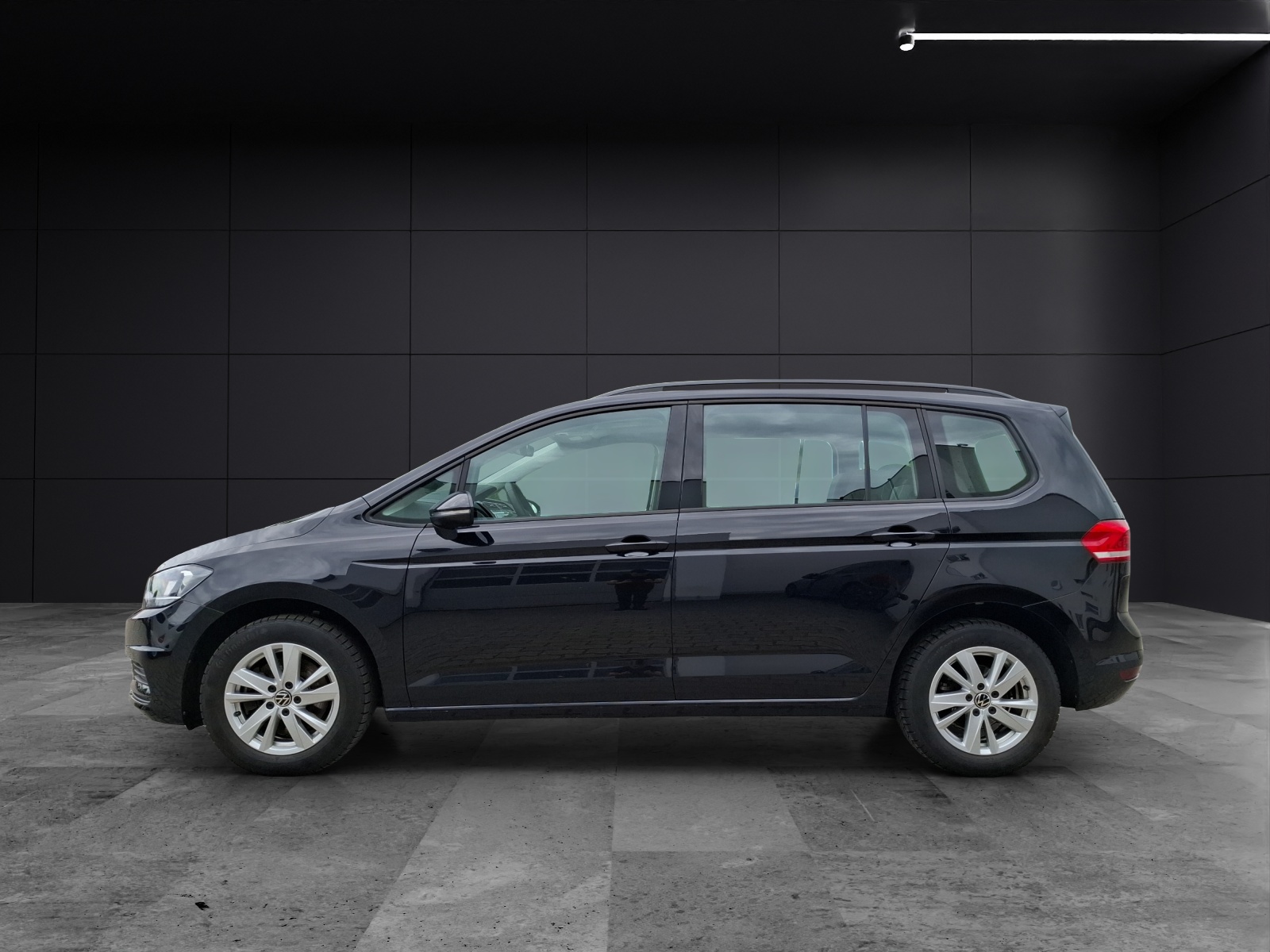 Fahrzeugabbildung Volkswagen Touran TSI Comfortline 7-Si Navi AID ACC PDC SH LM
