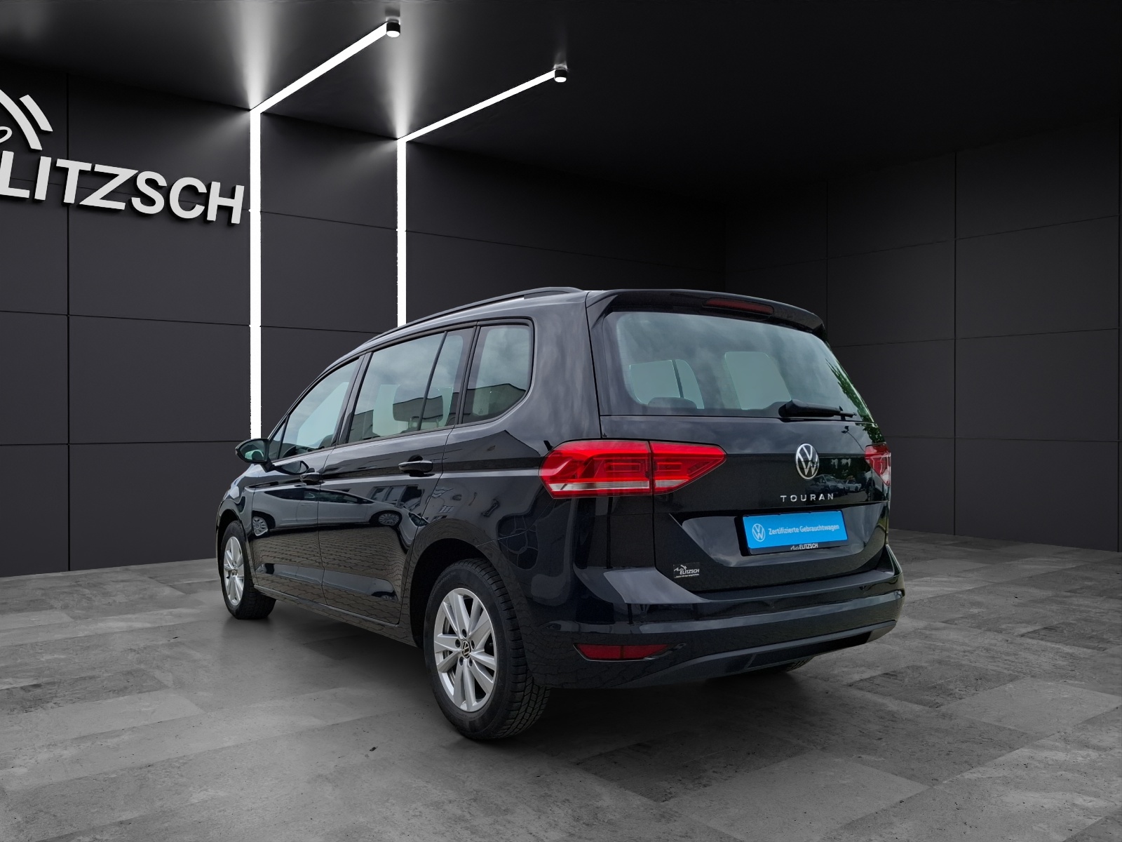 Fahrzeugabbildung Volkswagen Touran TSI Comfortline 7-Si Navi AID ACC PDC SH LM