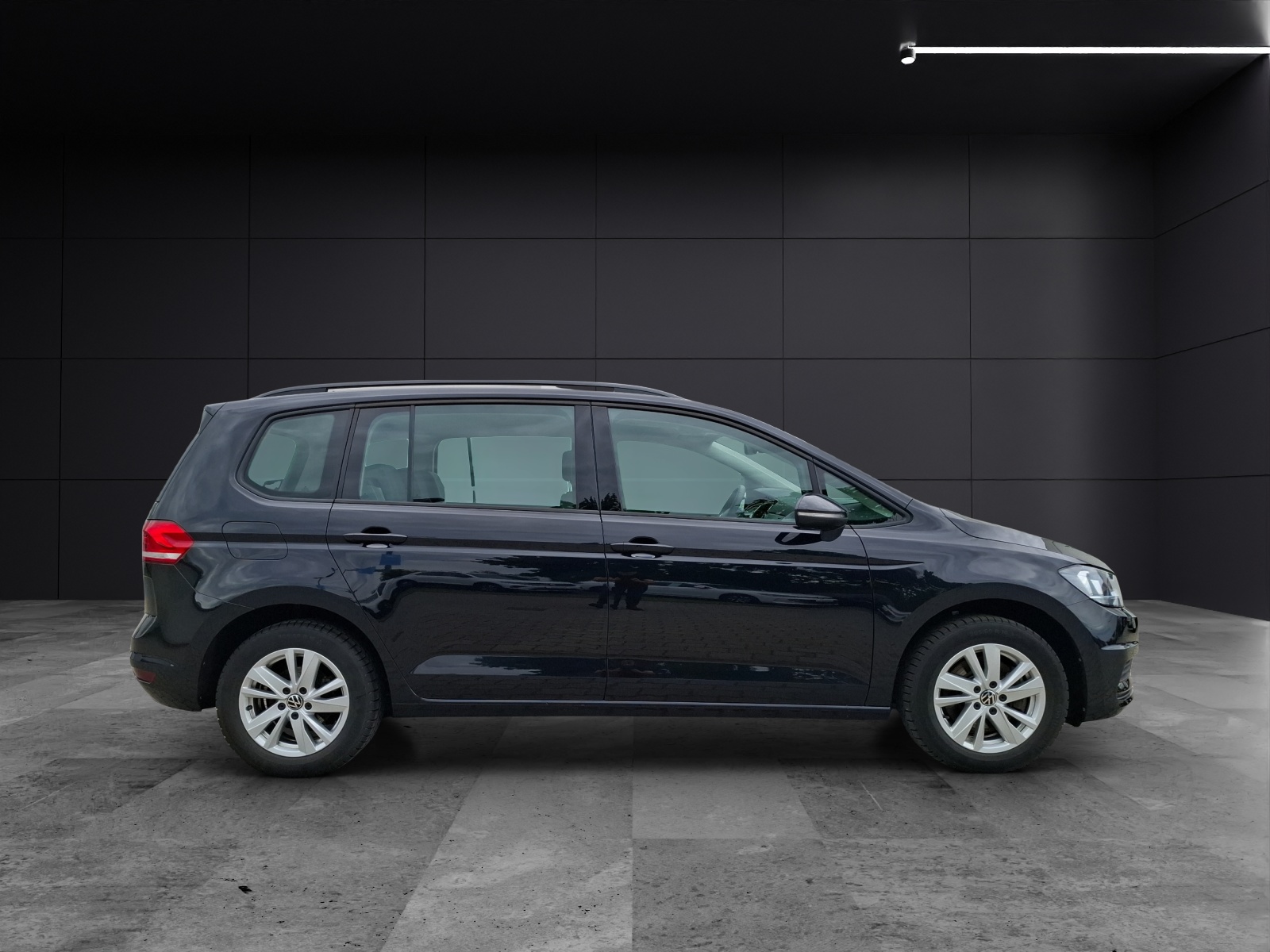 Fahrzeugabbildung Volkswagen Touran TSI Comfortline 7-Si Navi AID ACC PDC SH LM