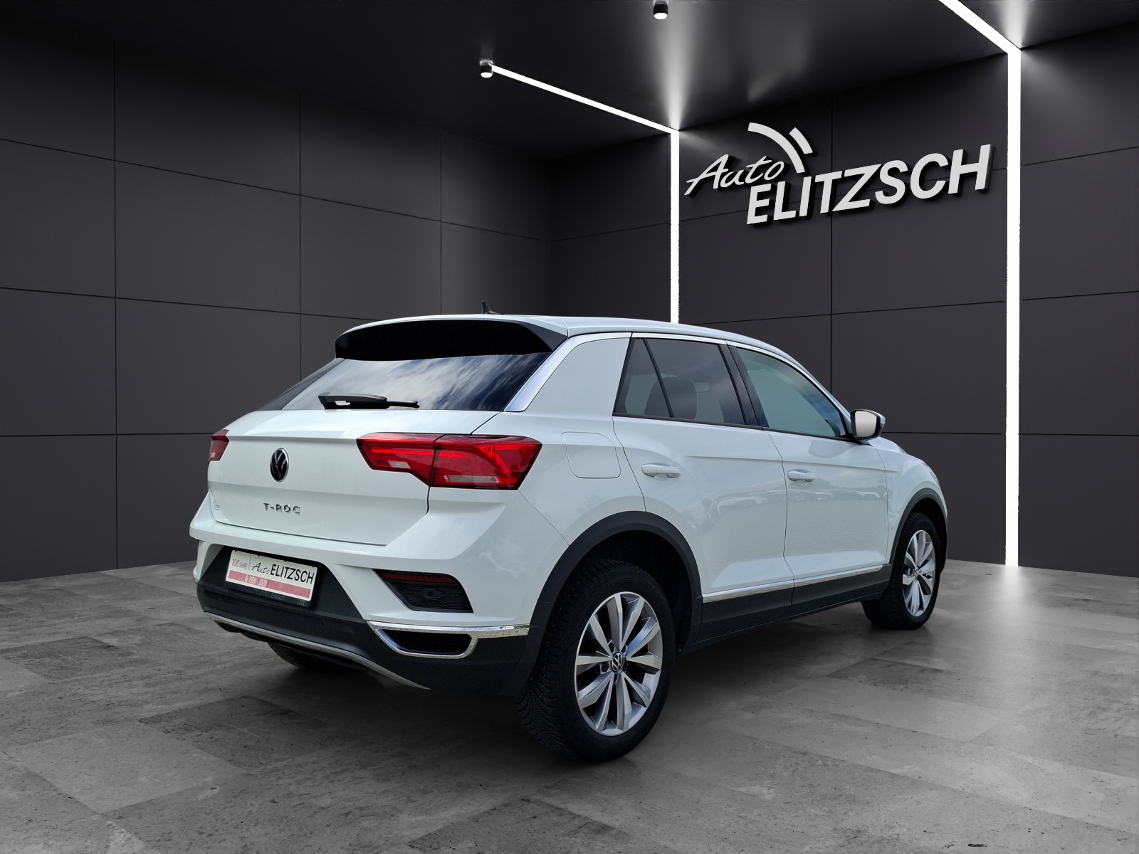 Fahrzeugabbildung Volkswagen T-Roc TSI Style LED AHK Navi ACC RFK SH LM