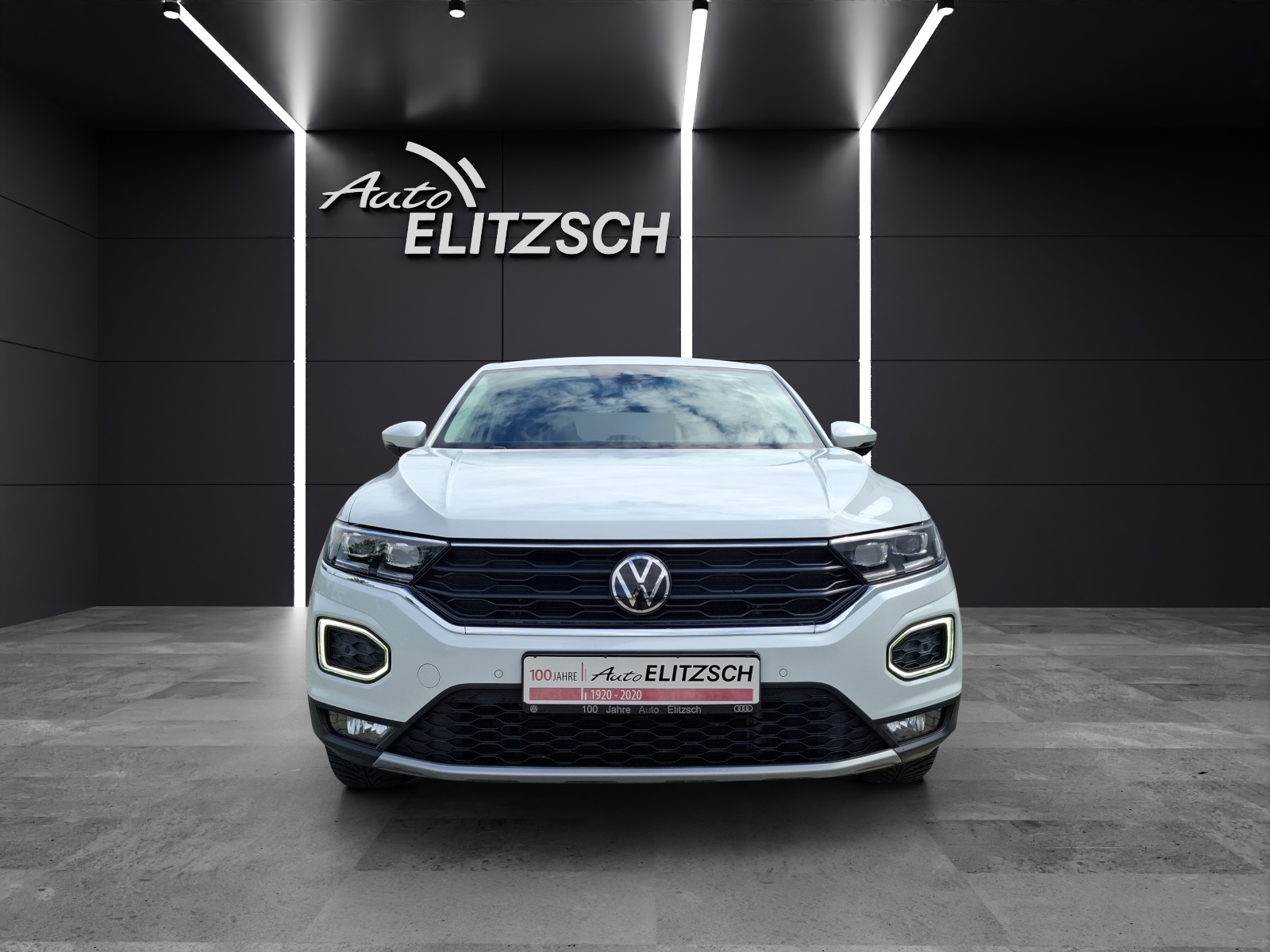 Fahrzeugabbildung Volkswagen T-Roc TSI Style LED AHK Navi ACC RFK SH LM