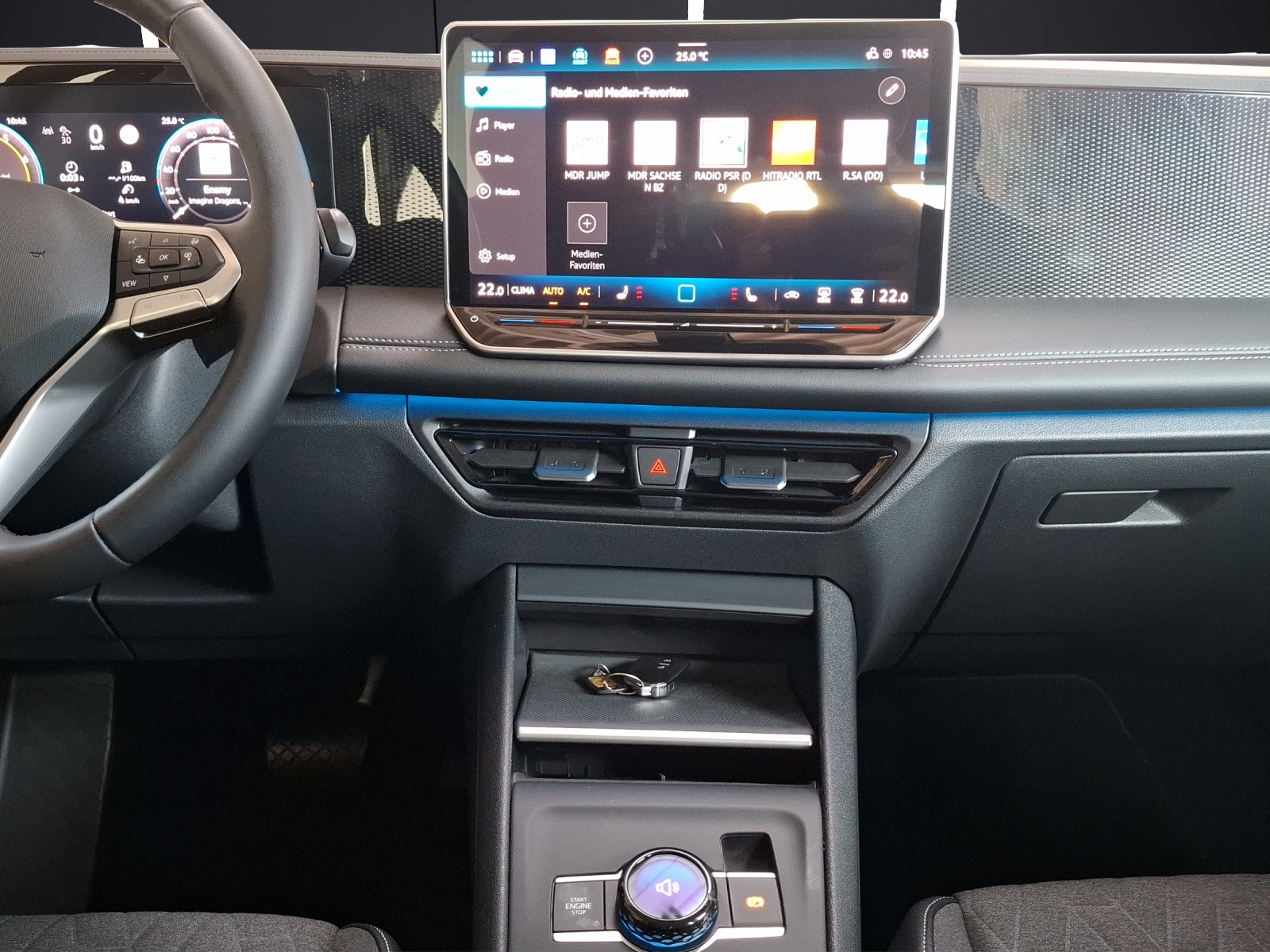Fahrzeugabbildung Volkswagen Tiguan eTSI Life DSG LED AHK Navi AID ACC RFK SH