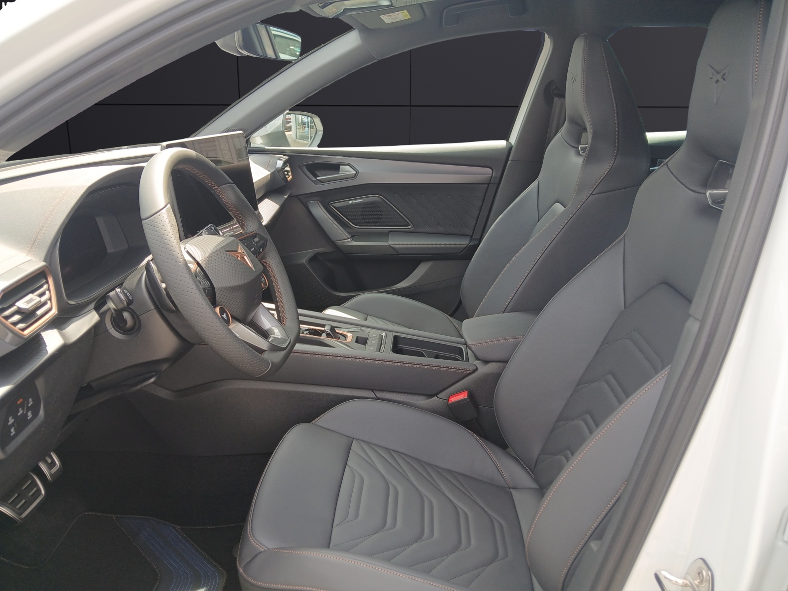 Fahrzeugabbildung CUPRA Leon Sportstourer VZ 2.0 TSI 4Drive AHK Matrix Sennh.