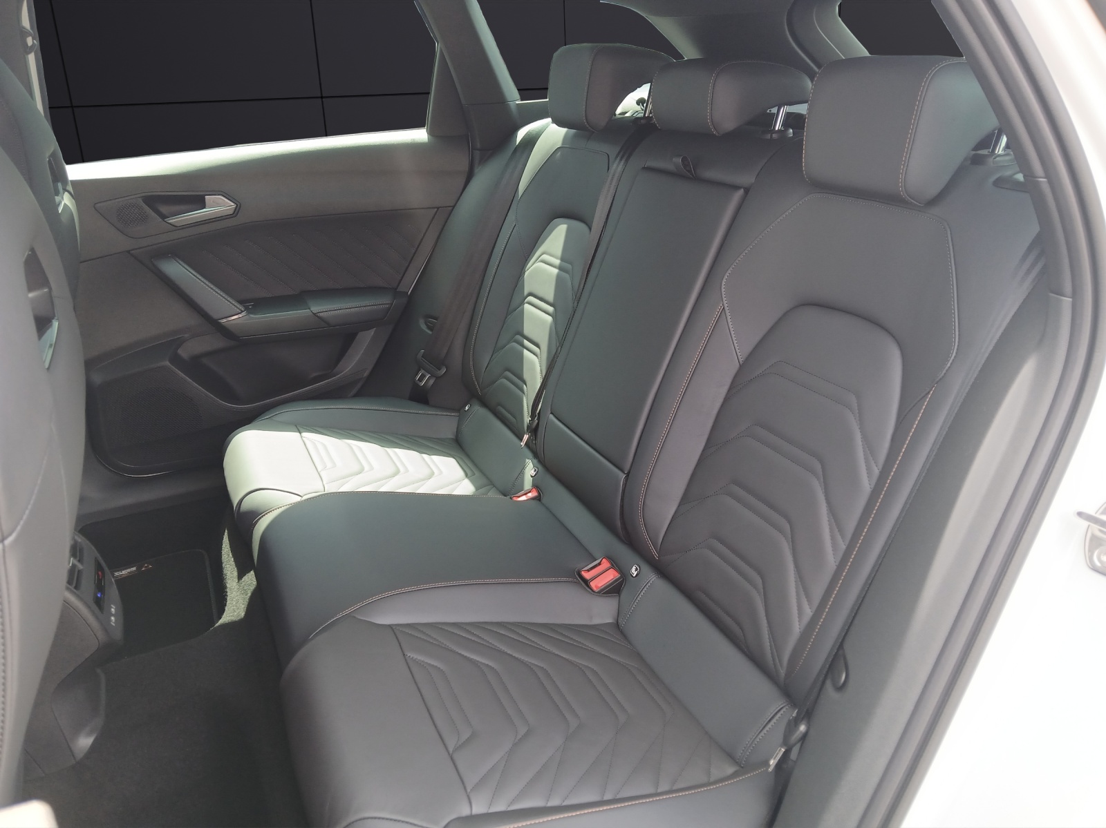 Fahrzeugabbildung CUPRA Leon Sportstourer VZ 2.0 TSI 4Drive AHK Matrix Sennh.