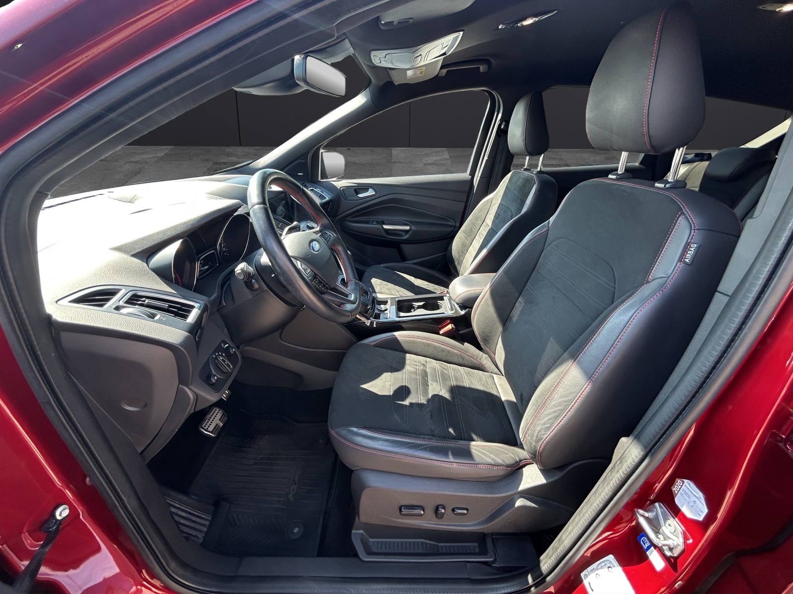 Fahrzeugabbildung Ford Kuga 2.0 EcoBoost ST-Line 4x4 Xenon Navi AHK SHZ