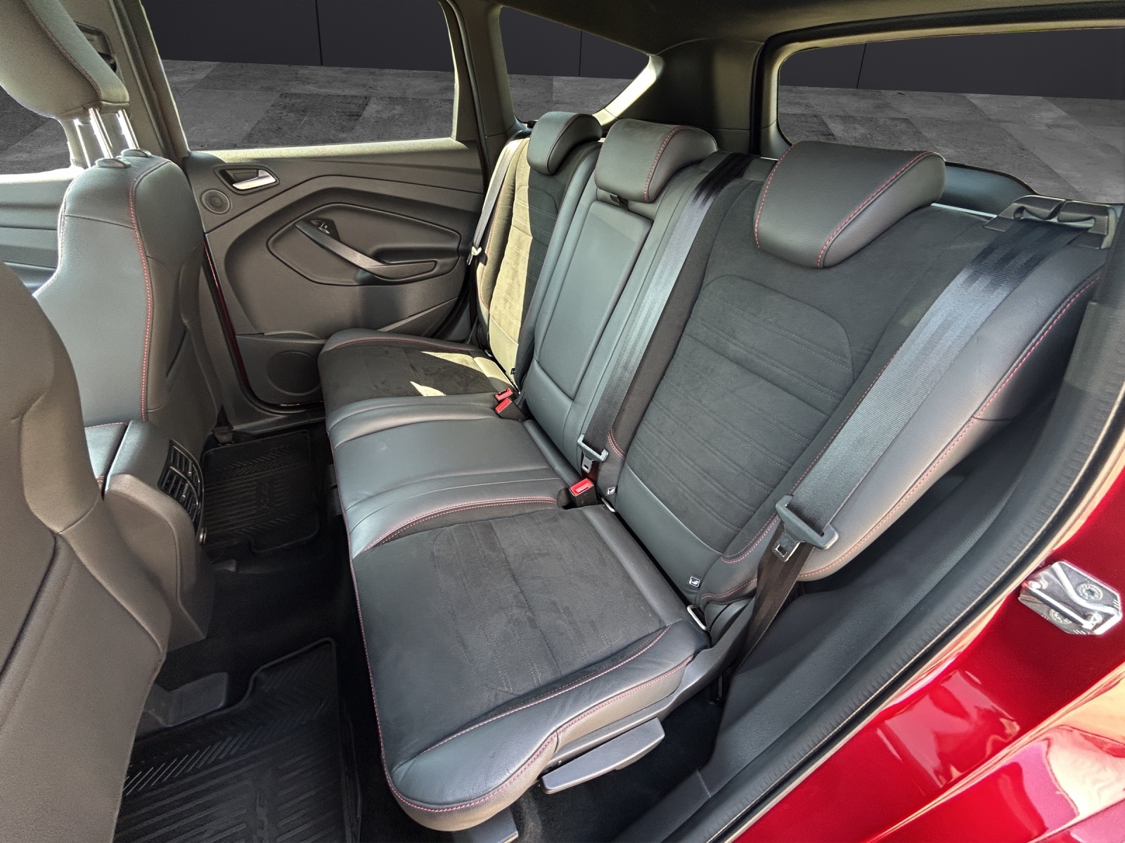 Fahrzeugabbildung Ford Kuga 2.0 EcoBoost ST-Line 4x4 Xenon Navi AHK SHZ