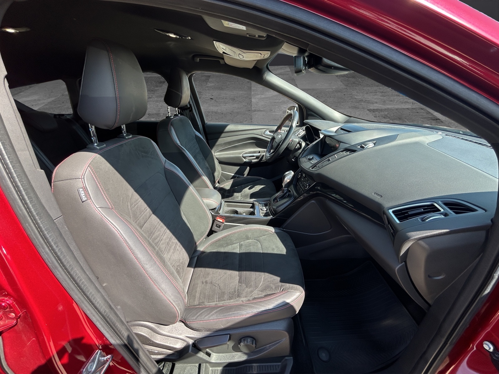 Fahrzeugabbildung Ford Kuga 2.0 EcoBoost ST-Line 4x4 Xenon Navi AHK SHZ
