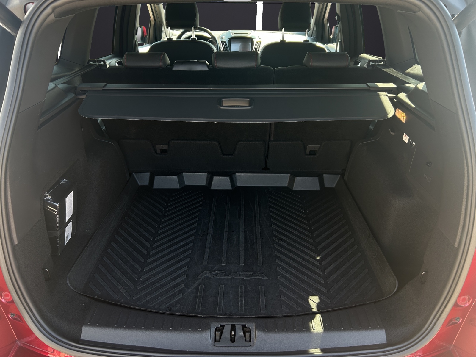 Fahrzeugabbildung Ford Kuga 2.0 EcoBoost ST-Line 4x4 Xenon Navi AHK SHZ