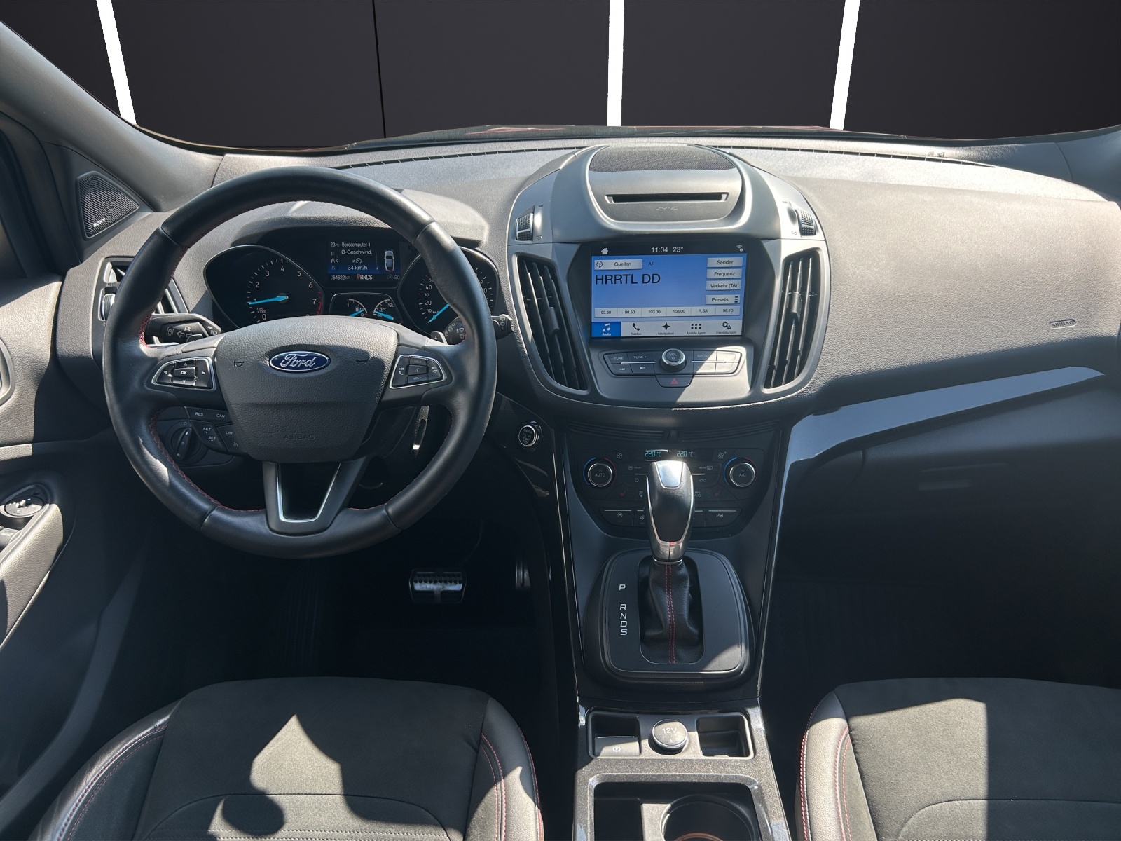 Fahrzeugabbildung Ford Kuga 2.0 EcoBoost ST-Line 4x4 Xenon Navi AHK SHZ