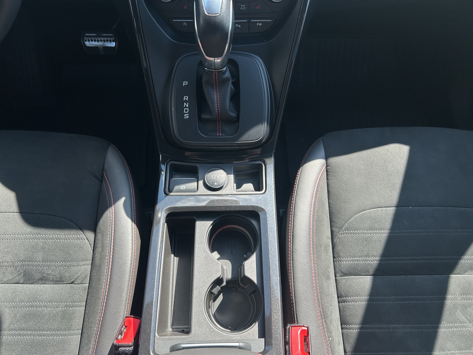 Fahrzeugabbildung Ford Kuga 2.0 EcoBoost ST-Line 4x4 Xenon Navi AHK SHZ