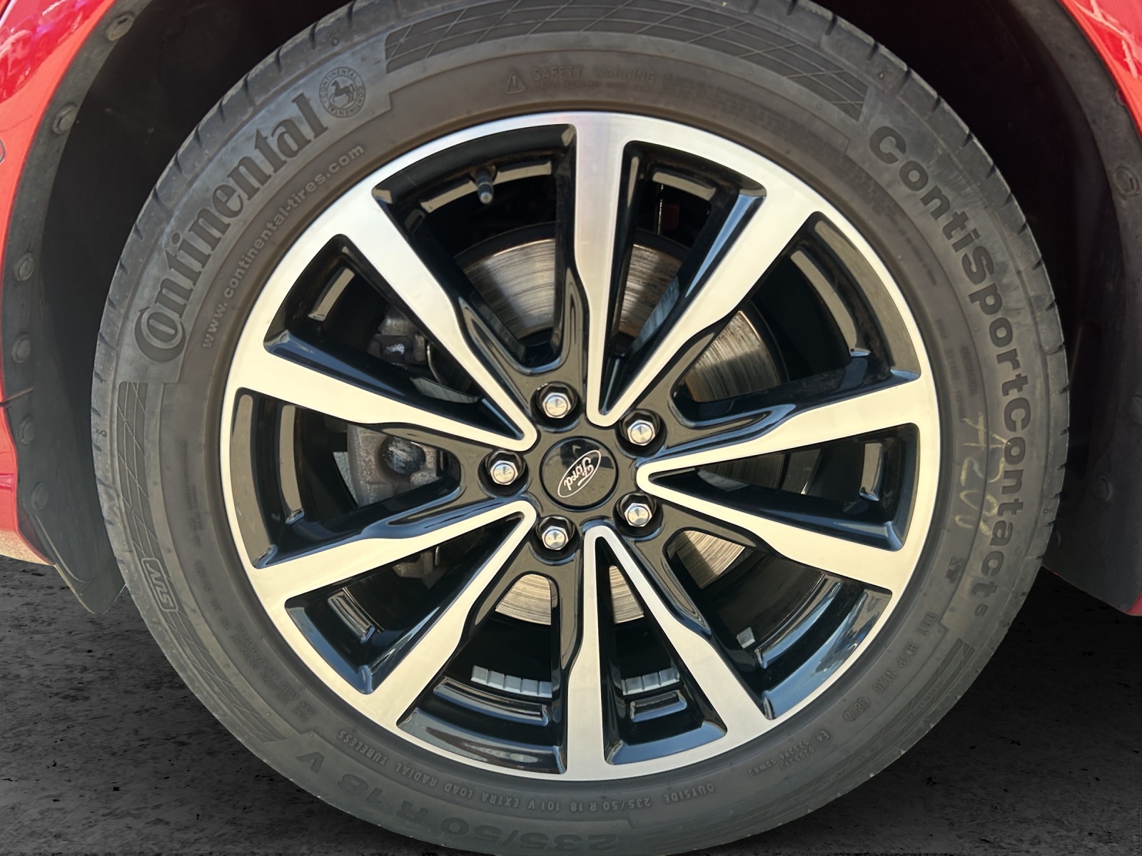 Fahrzeugabbildung Ford Kuga 2.0 EcoBoost ST-Line 4x4 Xenon Navi AHK SHZ