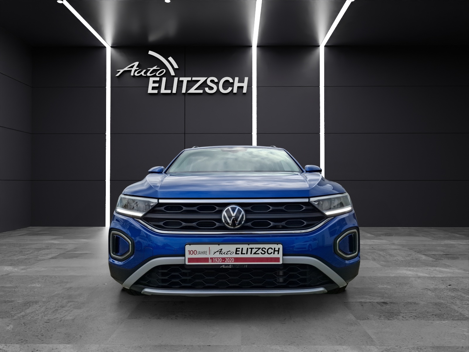 Fahrzeugabbildung Volkswagen T-Roc TSI Life DSG LED Navi AID ACC Park-Assist SH