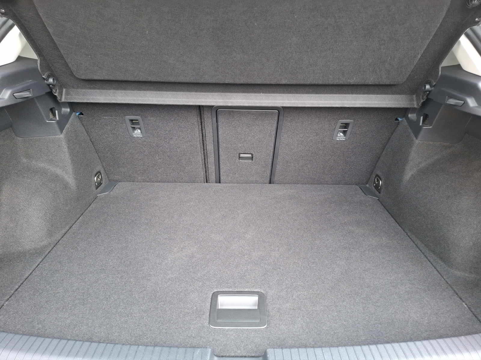 Fahrzeugabbildung Volkswagen T-Roc TSI Life DSG LED Navi AID ACC Park-Assist SH