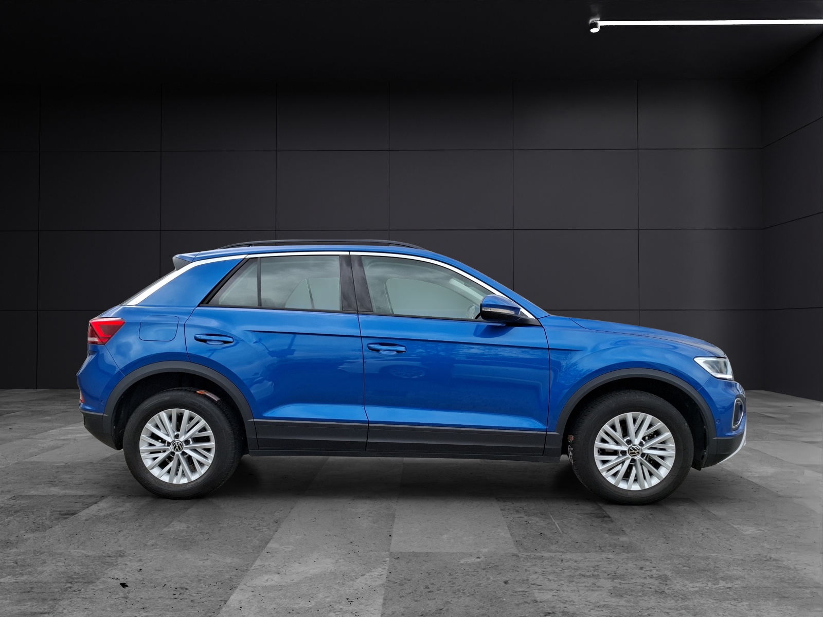 Fahrzeugabbildung Volkswagen T-Roc TSI Life DSG LED Navi AID ACC Park-Assist SH