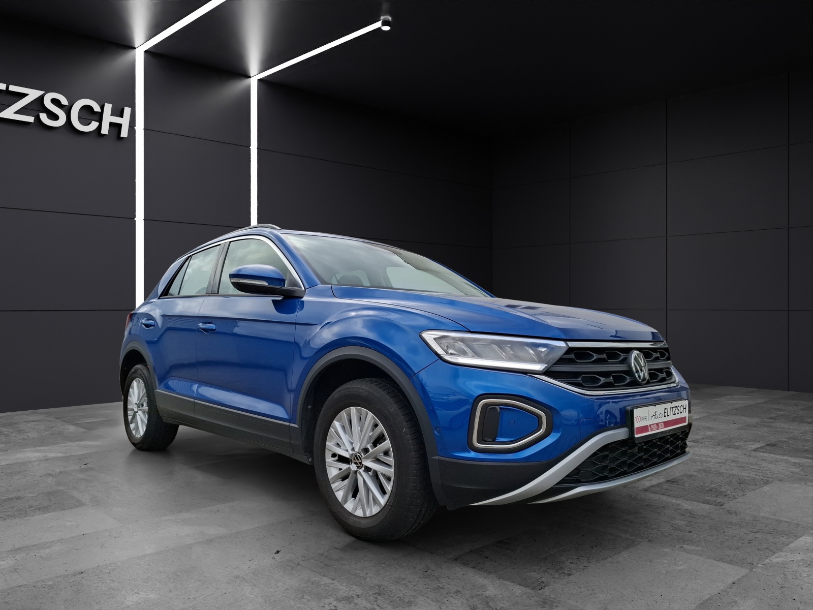 Fahrzeugabbildung Volkswagen T-Roc TSI Life DSG LED Navi AID ACC Park-Assist SH