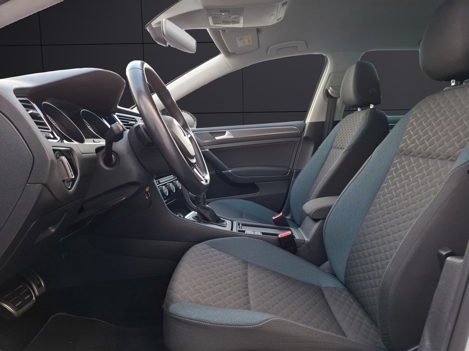 Fahrzeugabbildung Volkswagen Golf VII Variant TSI IQ.Drive DSG Navi ACC RFK SH LM