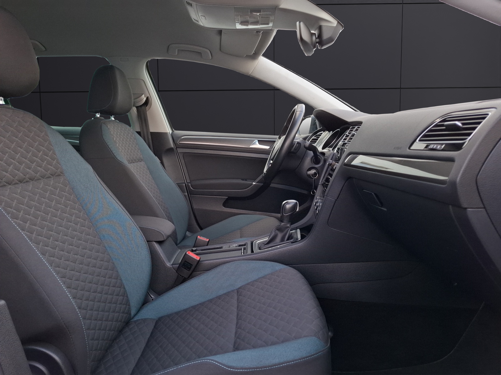 Fahrzeugabbildung Volkswagen Golf VII Variant TSI IQ.Drive DSG Navi ACC RFK SH LM