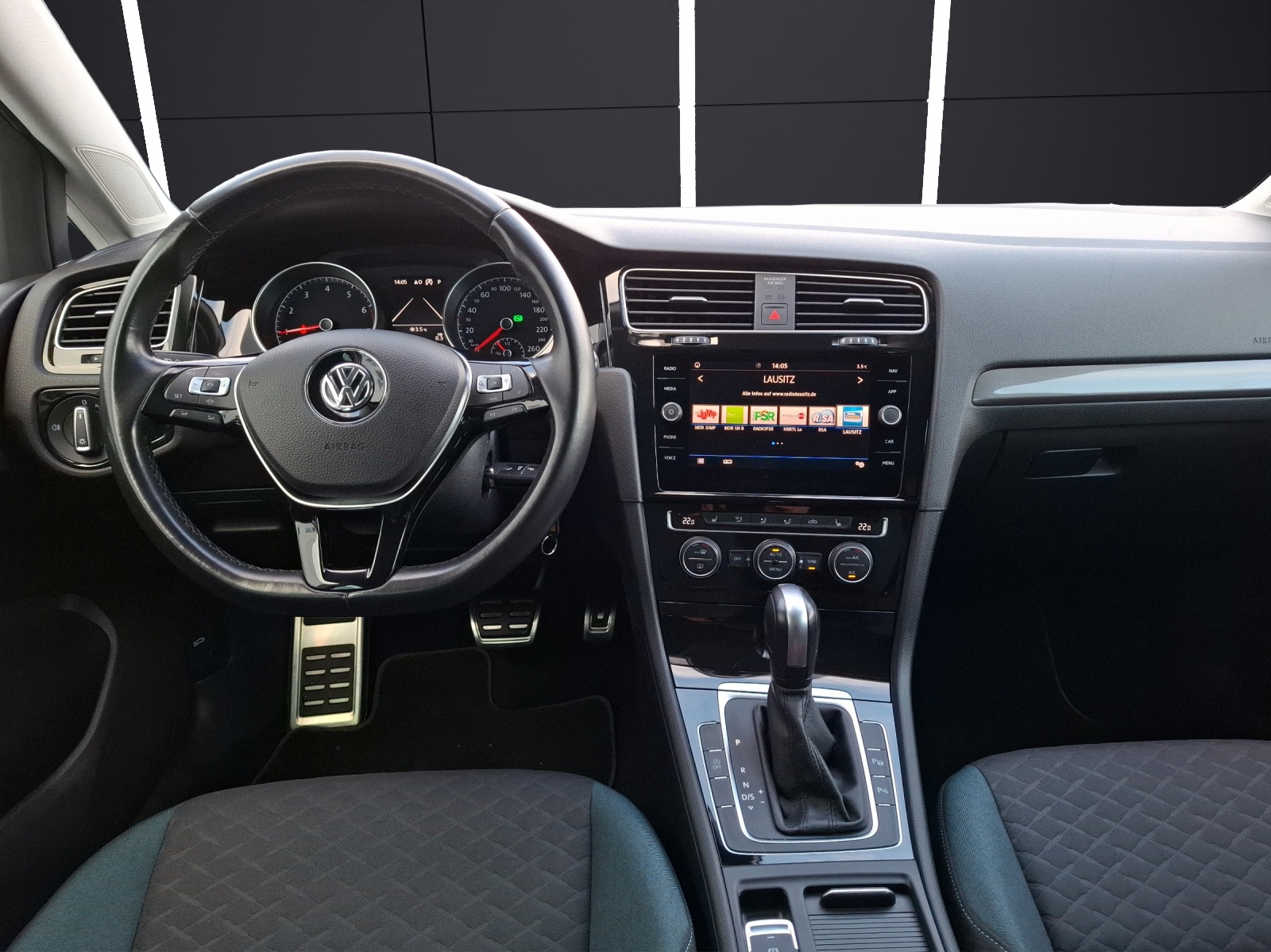 Fahrzeugabbildung Volkswagen Golf VII Variant TSI IQ.Drive DSG Navi ACC RFK SH LM