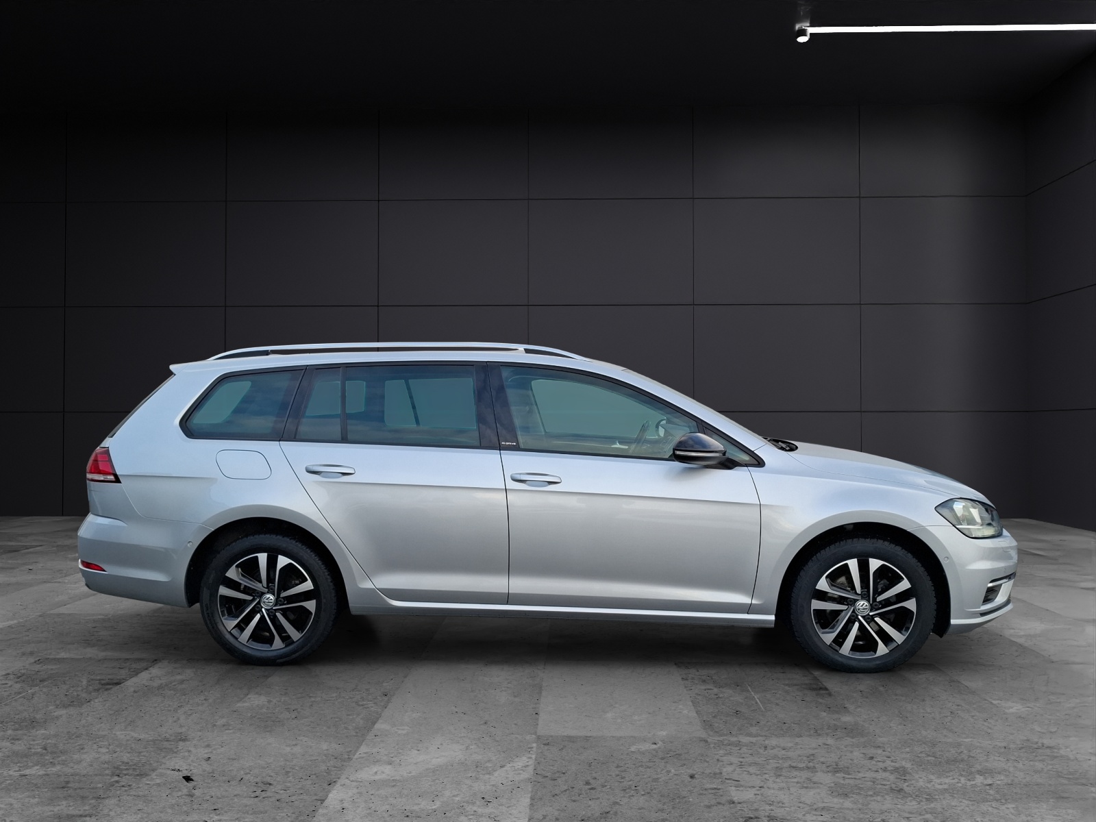 Fahrzeugabbildung Volkswagen Golf VII Variant TSI IQ.Drive DSG Navi ACC RFK SH LM