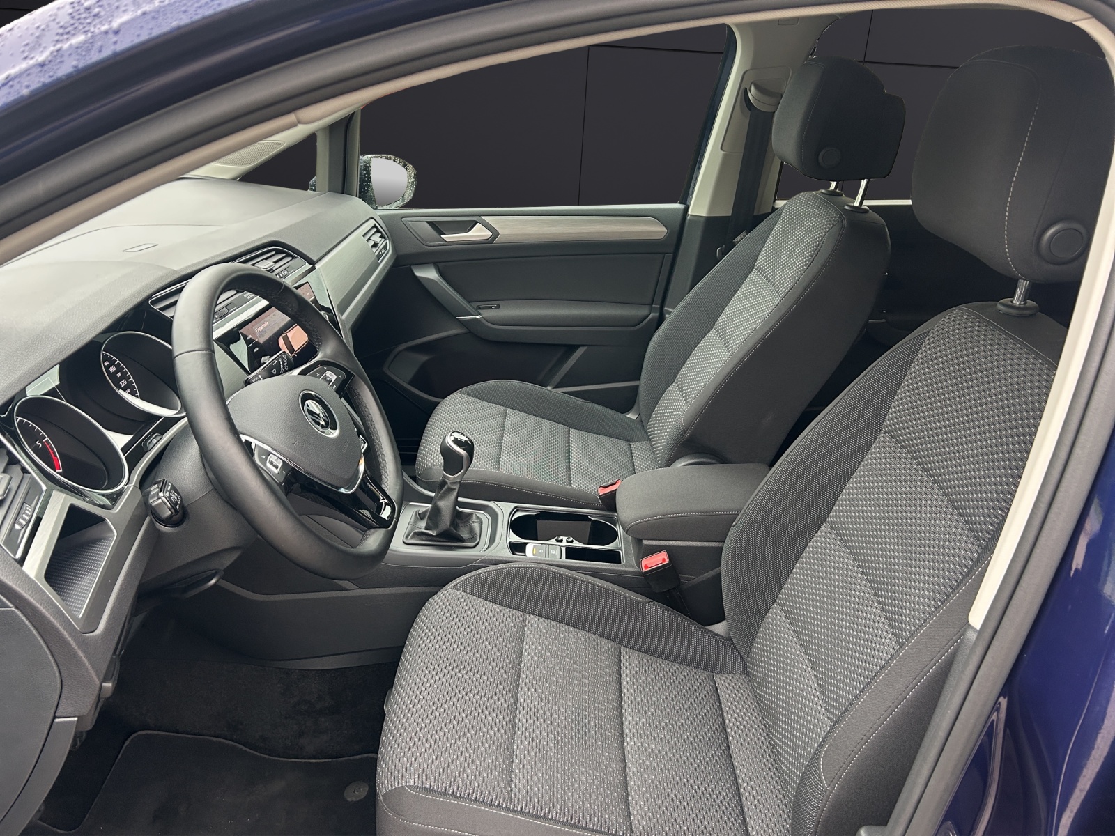 Fahrzeugabbildung Volkswagen Touran 2.0 TDI Comfortline Navi PDC SHZ LM
