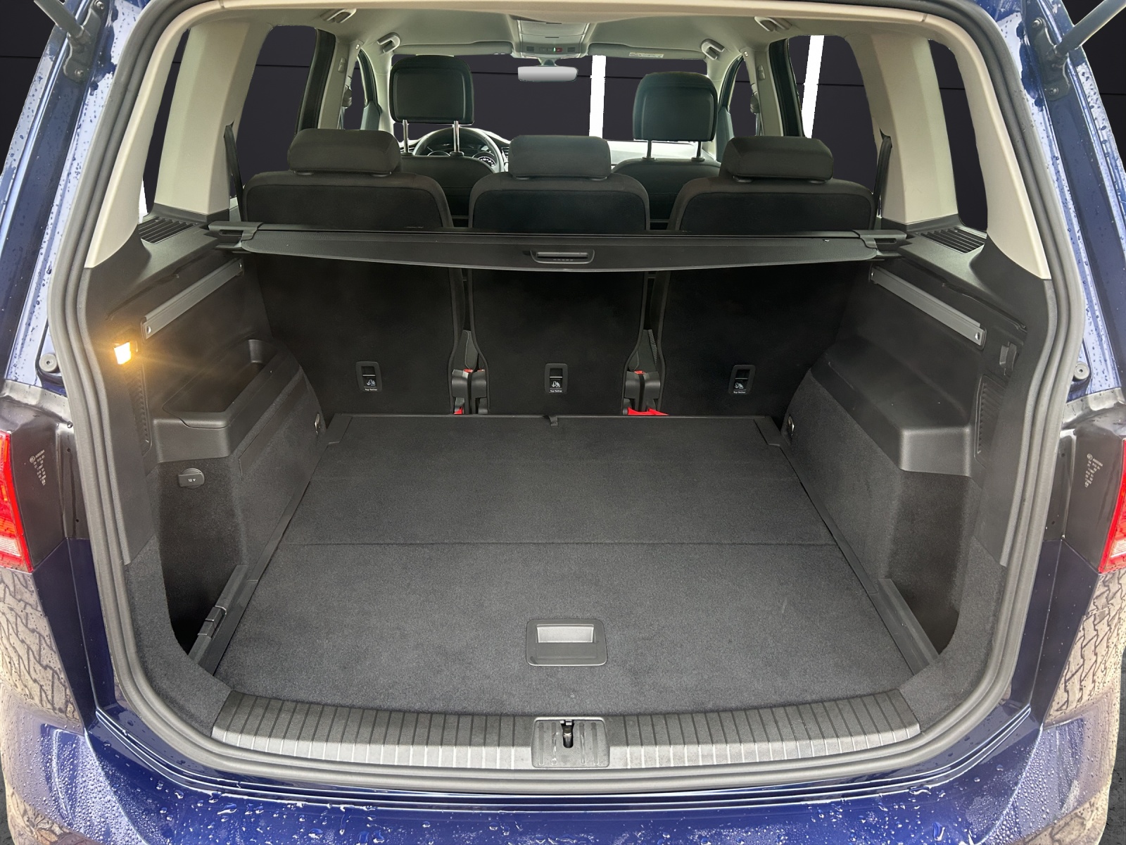 Fahrzeugabbildung Volkswagen Touran 2.0 TDI Comfortline Navi PDC SHZ LM