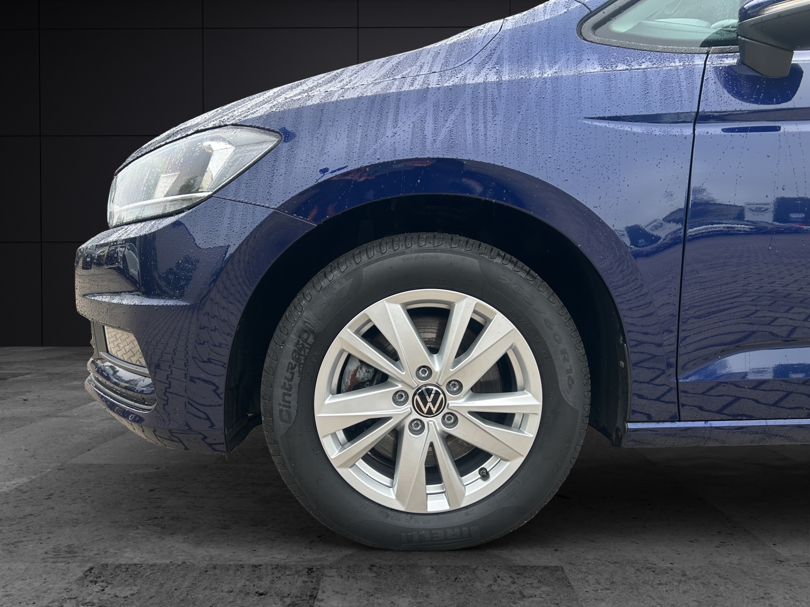Fahrzeugabbildung Volkswagen Touran 2.0 TDI Comfortline Navi PDC SHZ LM
