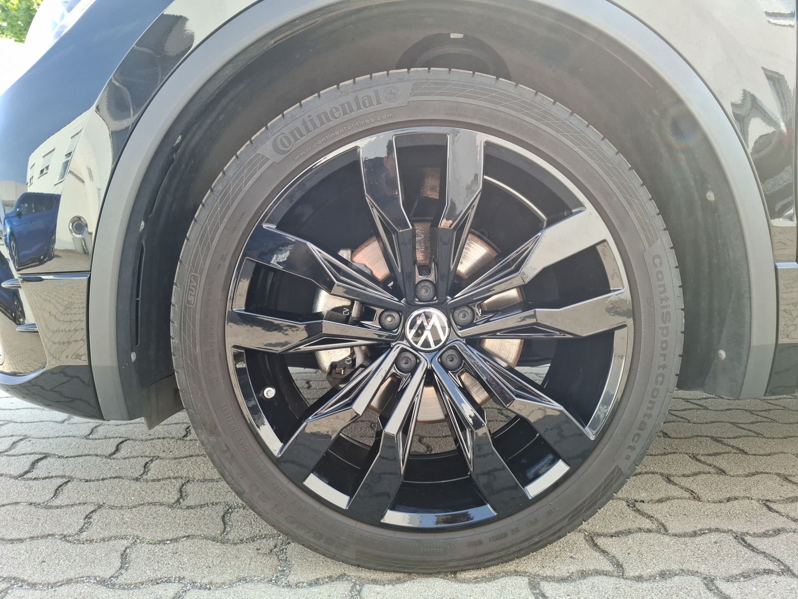Fahrzeugabbildung Volkswagen Tiguan TDI R-Line DSG STH Matrix AHK Navi AID ACC RFK 20