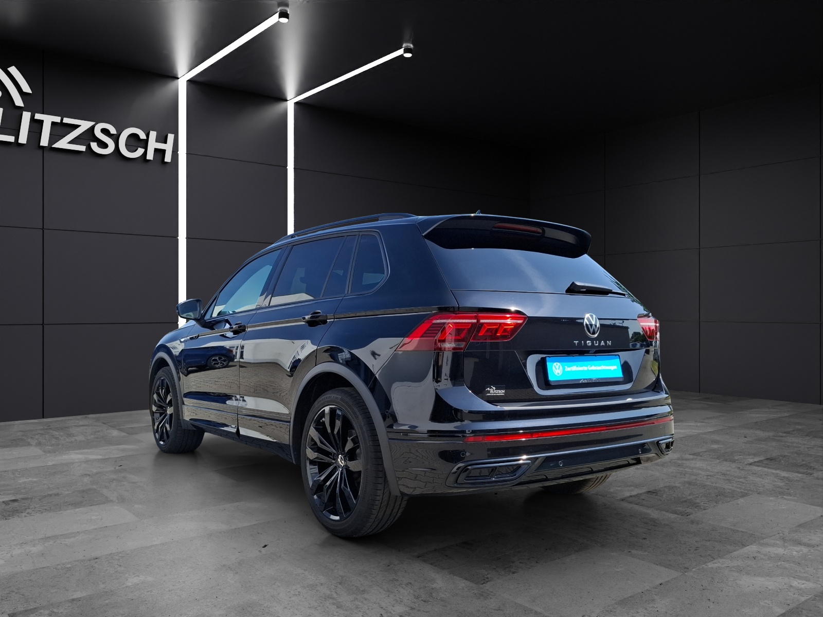 Fahrzeugabbildung Volkswagen Tiguan TDI R-Line DSG STH Matrix AHK Navi AID ACC RFK 20