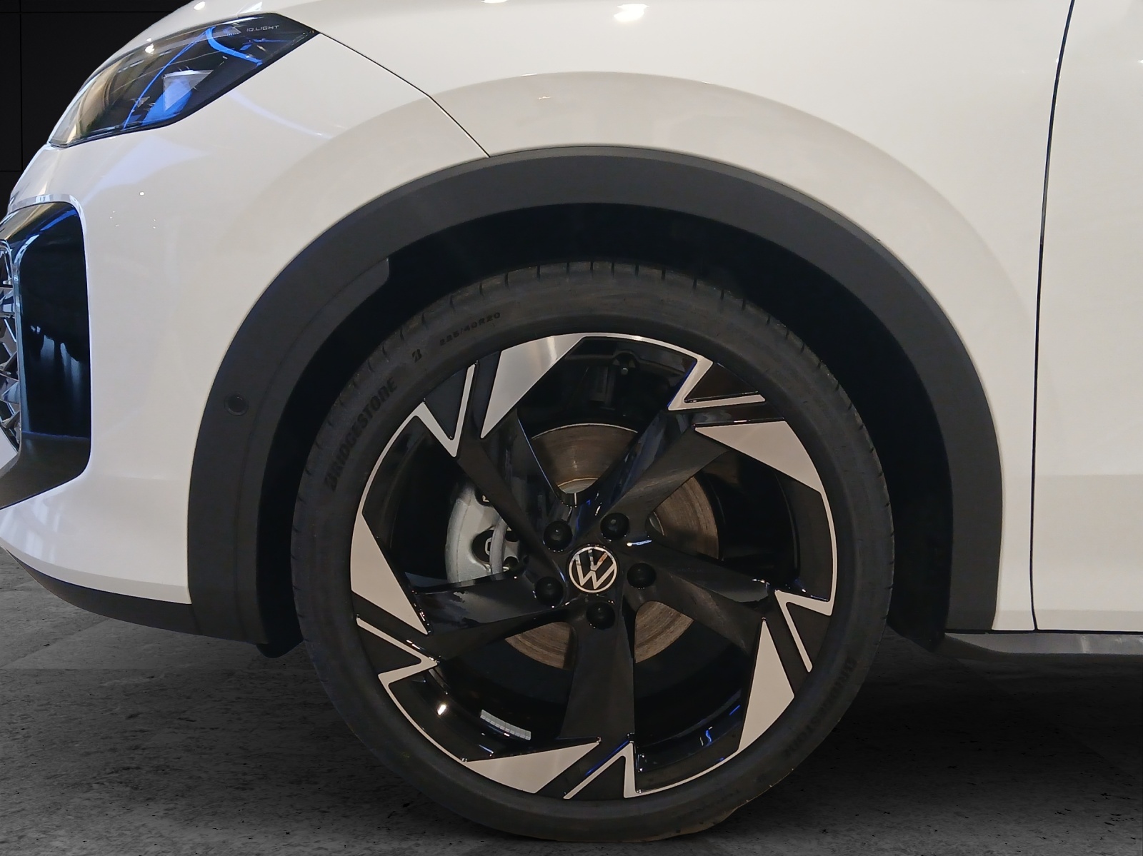 Fahrzeugabbildung Volkswagen T-Roc R-Line-Black-Style HuD NAVI AreaView