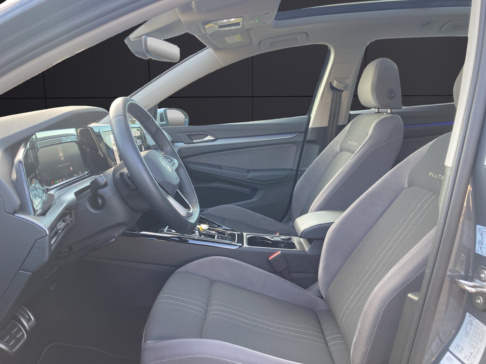 Fahrzeugabbildung Volkswagen Golf VIII Variant Alltrack TDI DSG 4M MATRIX NAVI REAR VIEW