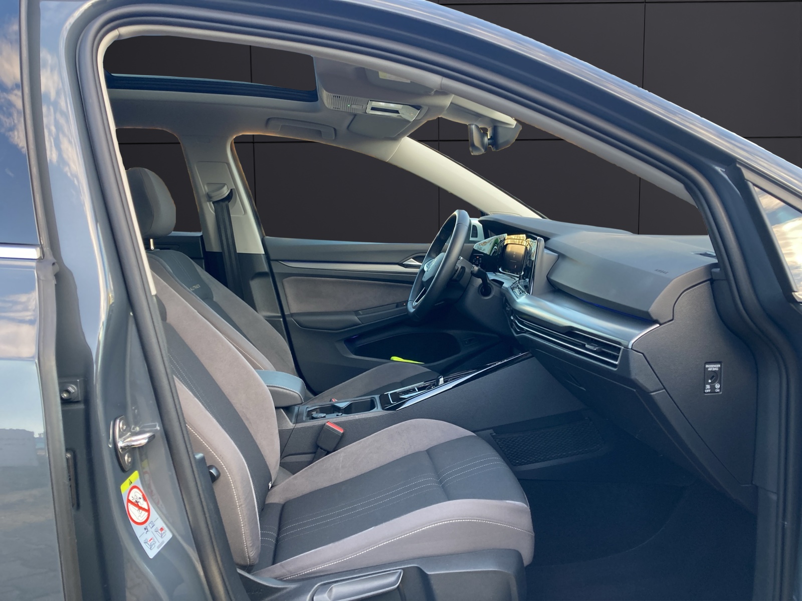 Fahrzeugabbildung Volkswagen Golf VIII Variant Alltrack TDI DSG 4M MATRIX NAVI REAR VIEW