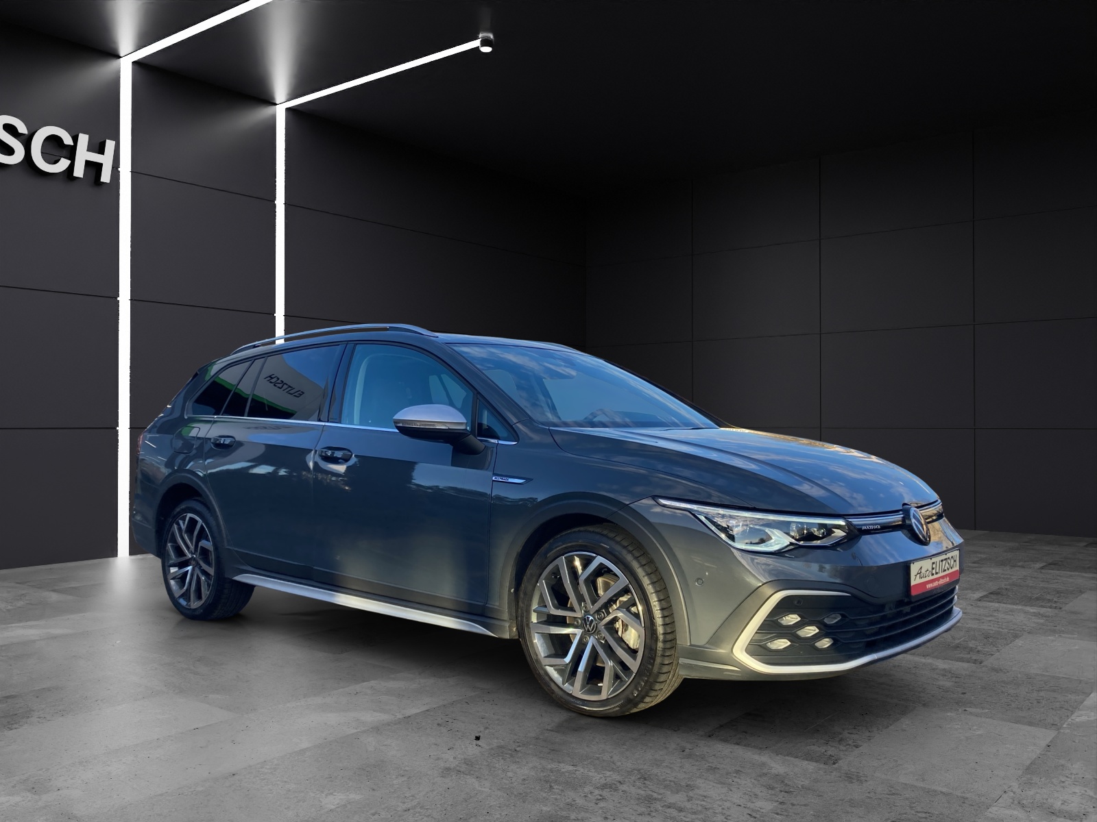 Fahrzeugabbildung Volkswagen Golf VIII Variant Alltrack TDI DSG 4M MATRIX NAVI REAR VIEW