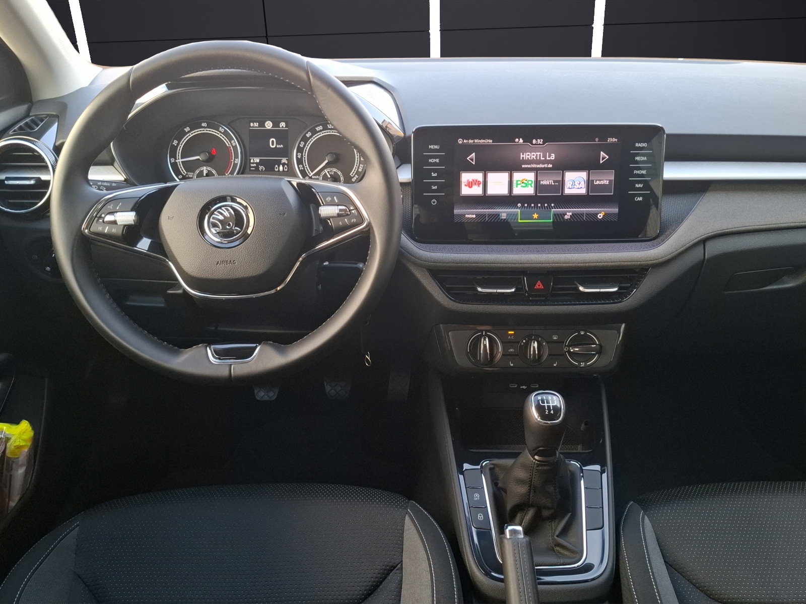 Fahrzeugabbildung SKODA Fabia TSI Tour LED Navi GRA RFK SH