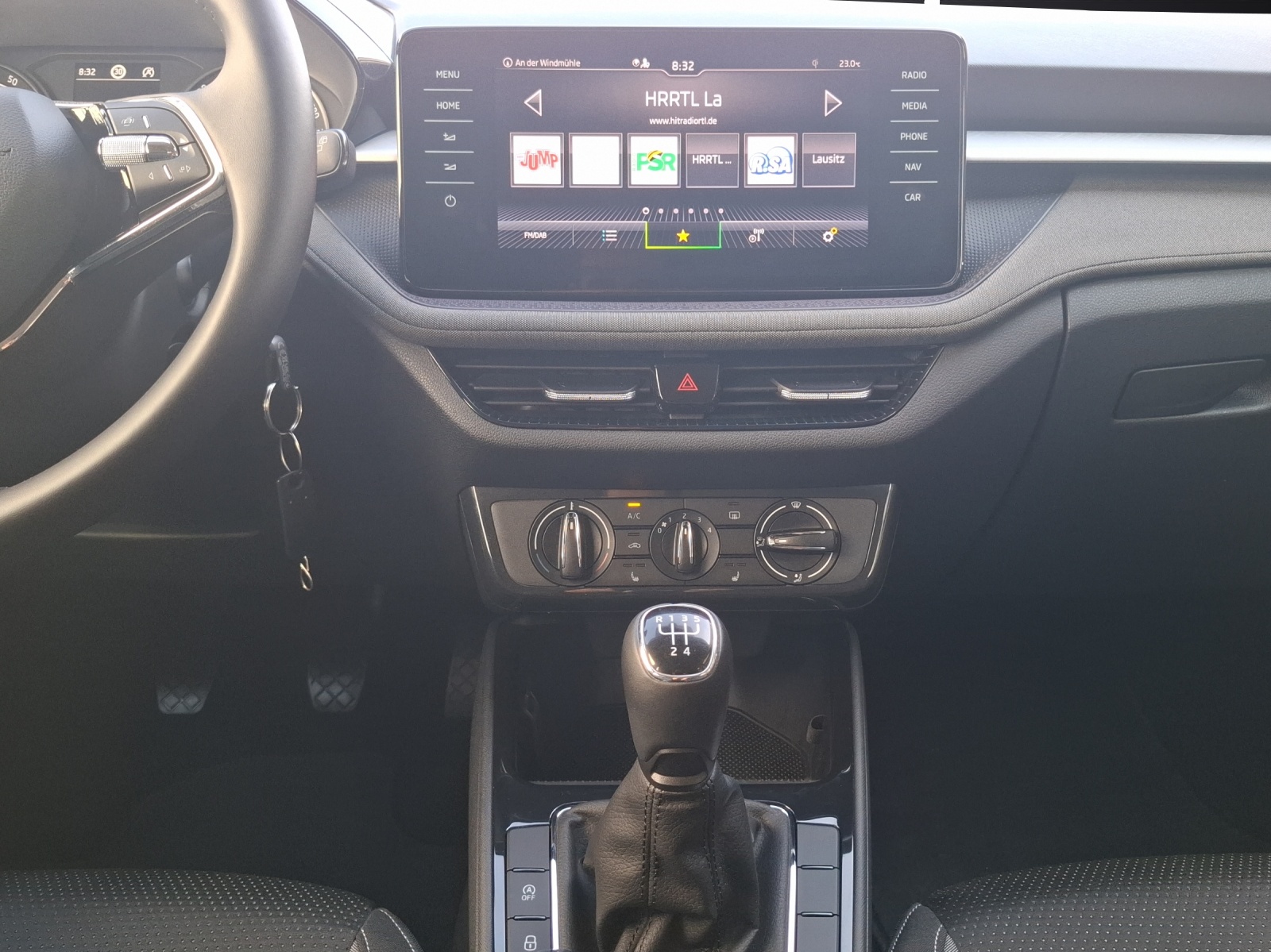 Fahrzeugabbildung SKODA Fabia TSI Tour LED Navi GRA RFK SH