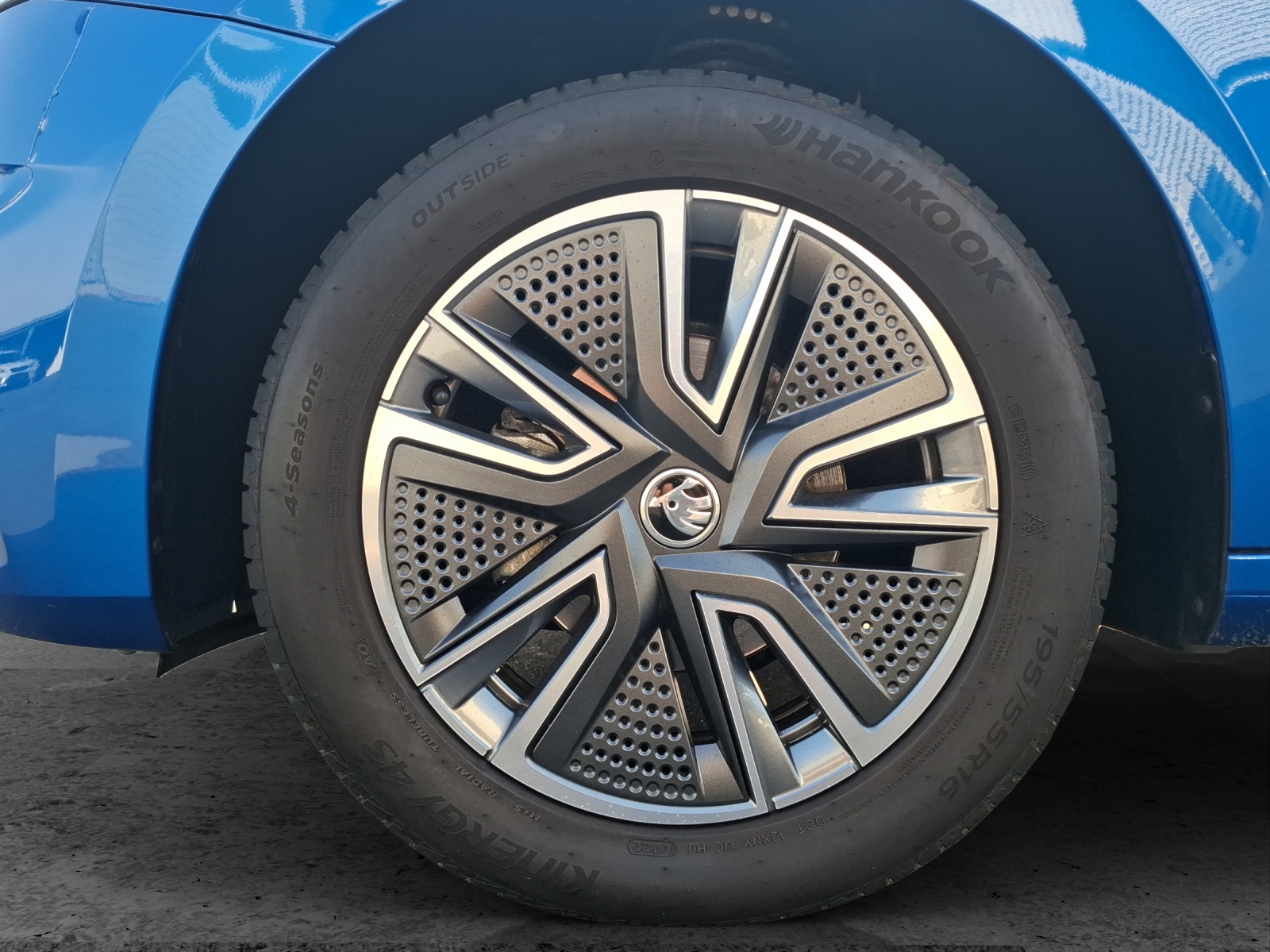 Fahrzeugabbildung SKODA Fabia TSI Tour LED Navi GRA RFK SH