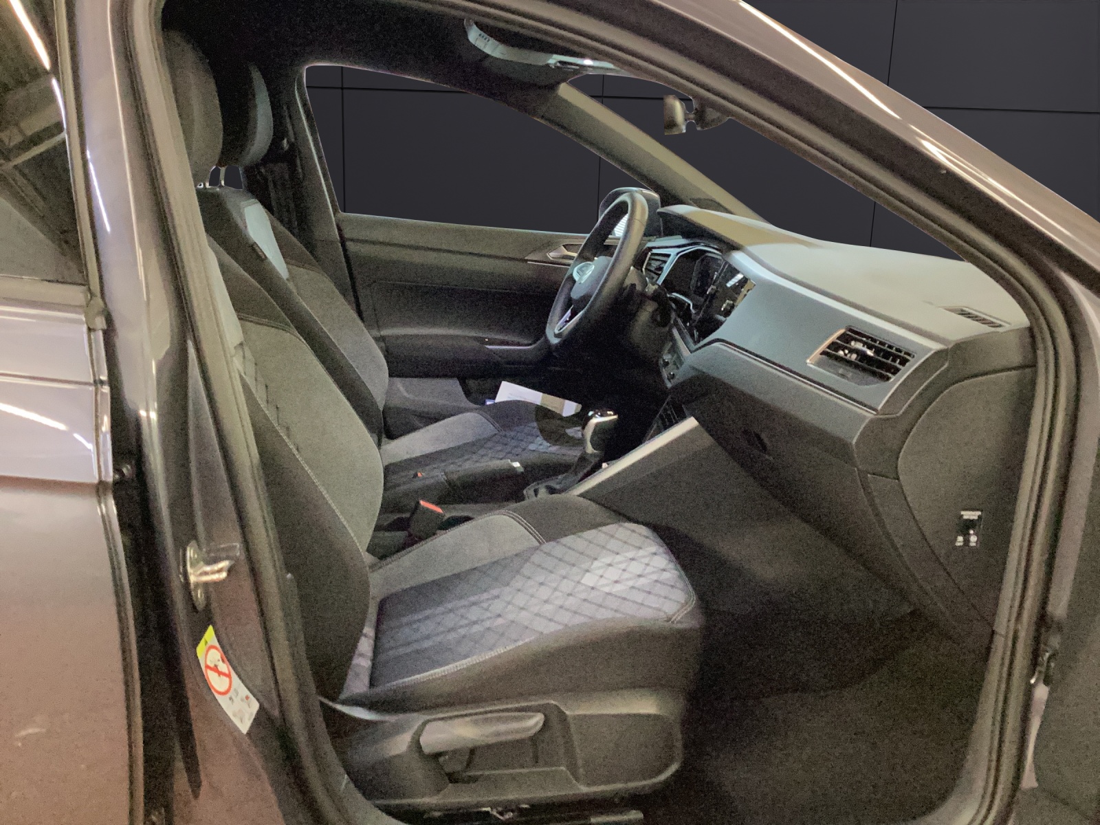 Fahrzeugabbildung Volkswagen Taigo DSG R-line MATRIX ACC AID NAVI PDC SHZ
