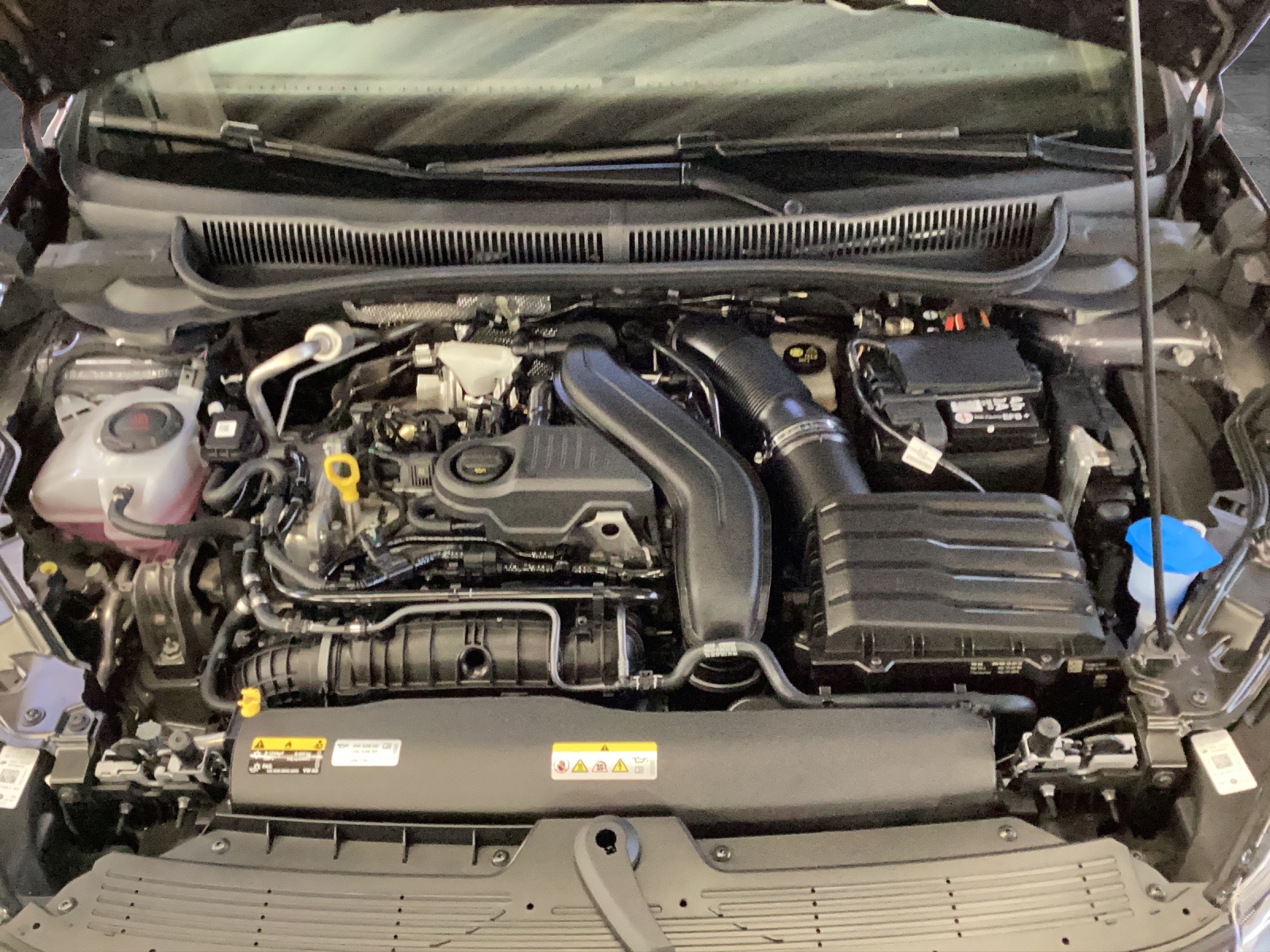 Fahrzeugabbildung Volkswagen Taigo DSG R-line MATRIX ACC AID NAVI PDC SHZ
