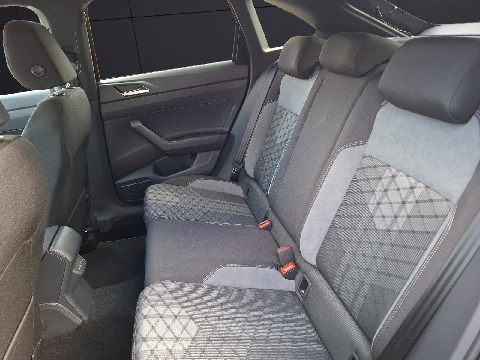 Fahrzeugabbildung Volkswagen Taigo R-Line LED Navi ACC DAB