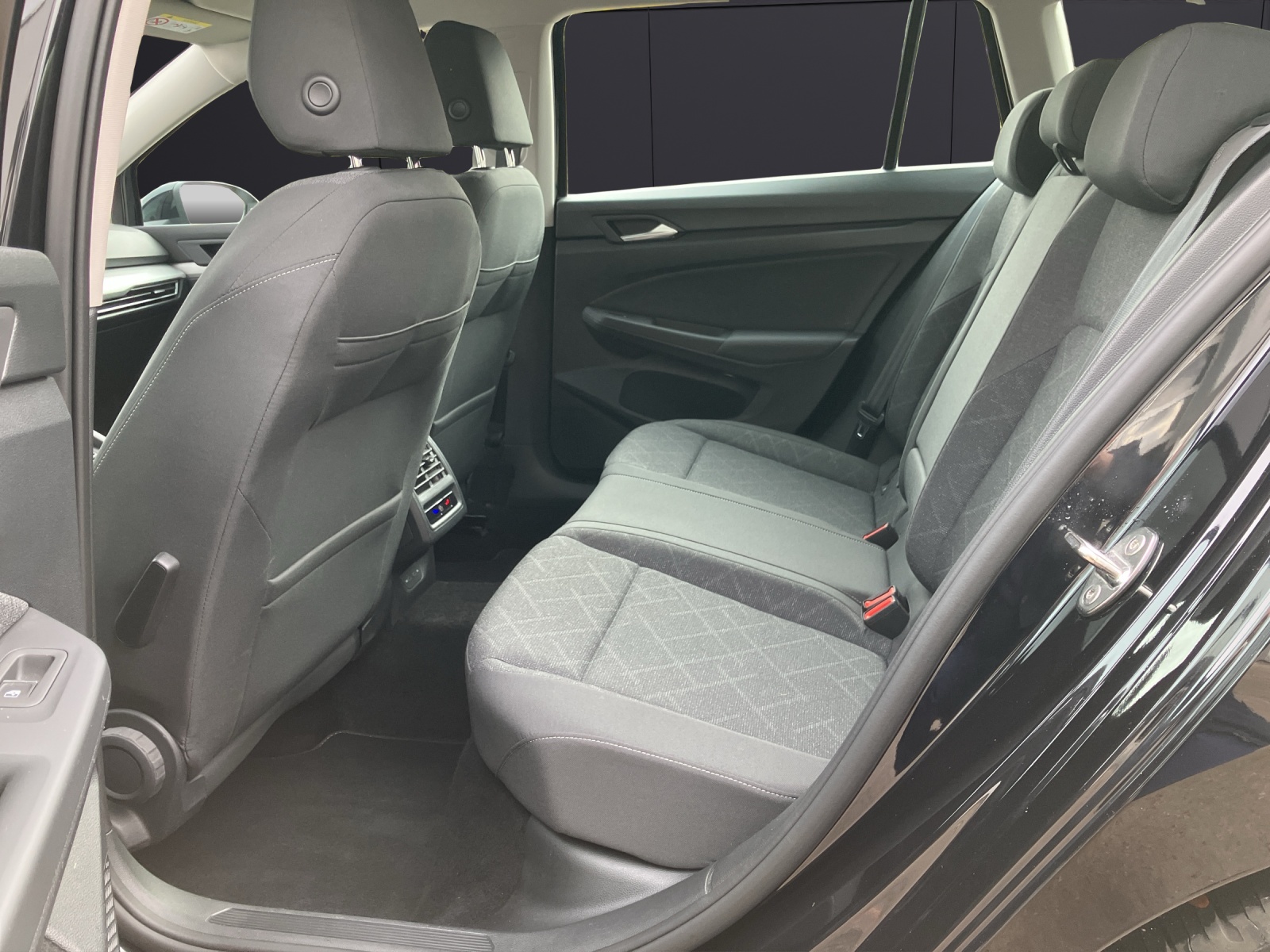 Fahrzeugabbildung Volkswagen Golf VIII Variant Life TDI LED Navi ACC AHK SHZ LHZ RFK AppConnect Ambiente Navi