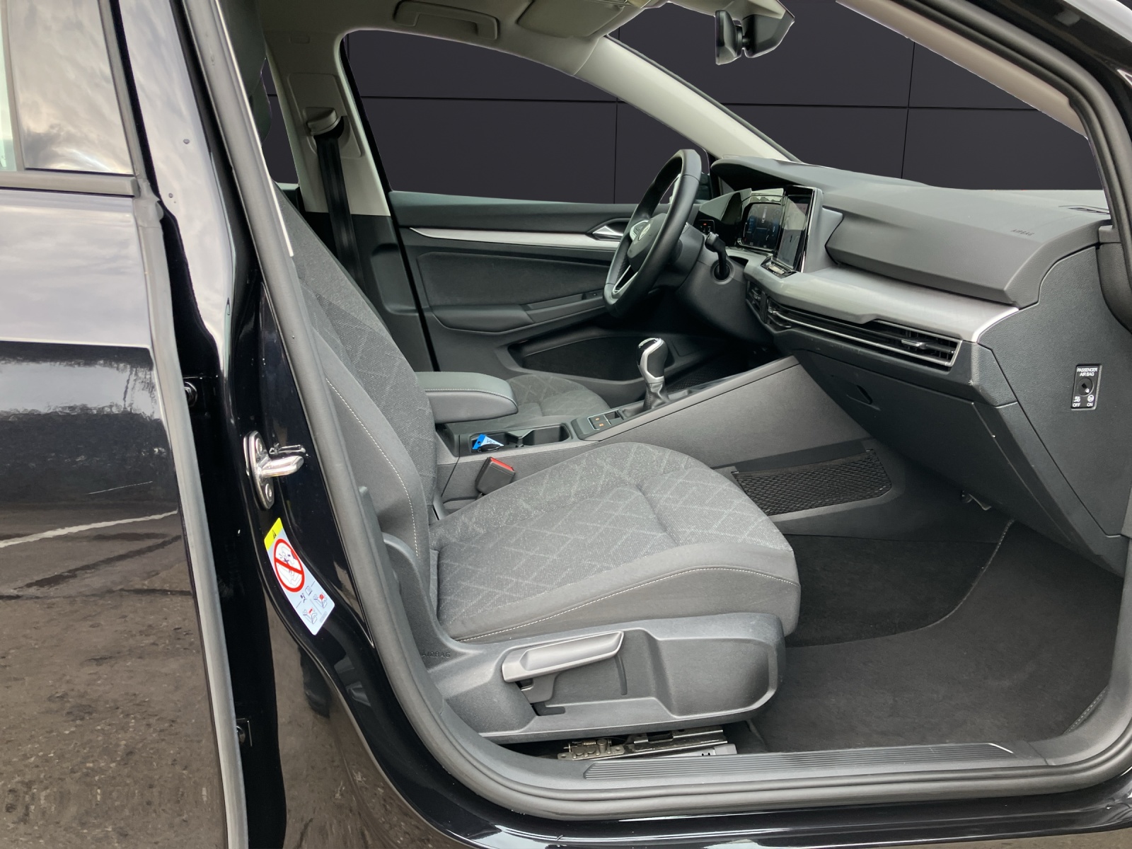 Fahrzeugabbildung Volkswagen Golf VIII Variant Life TDI LED Navi ACC AHK SHZ LHZ RFK AppConnect Ambiente Navi