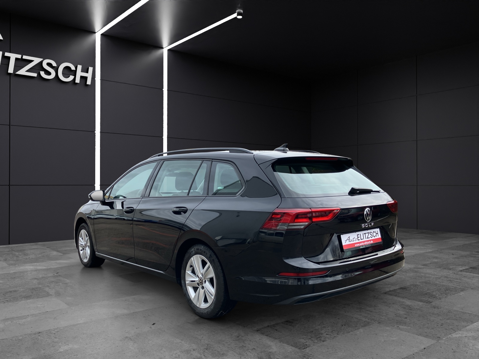 Fahrzeugabbildung Volkswagen Golf VIII Variant Life TDI LED Navi ACC AHK SHZ LHZ RFK AppConnect Ambiente Navi